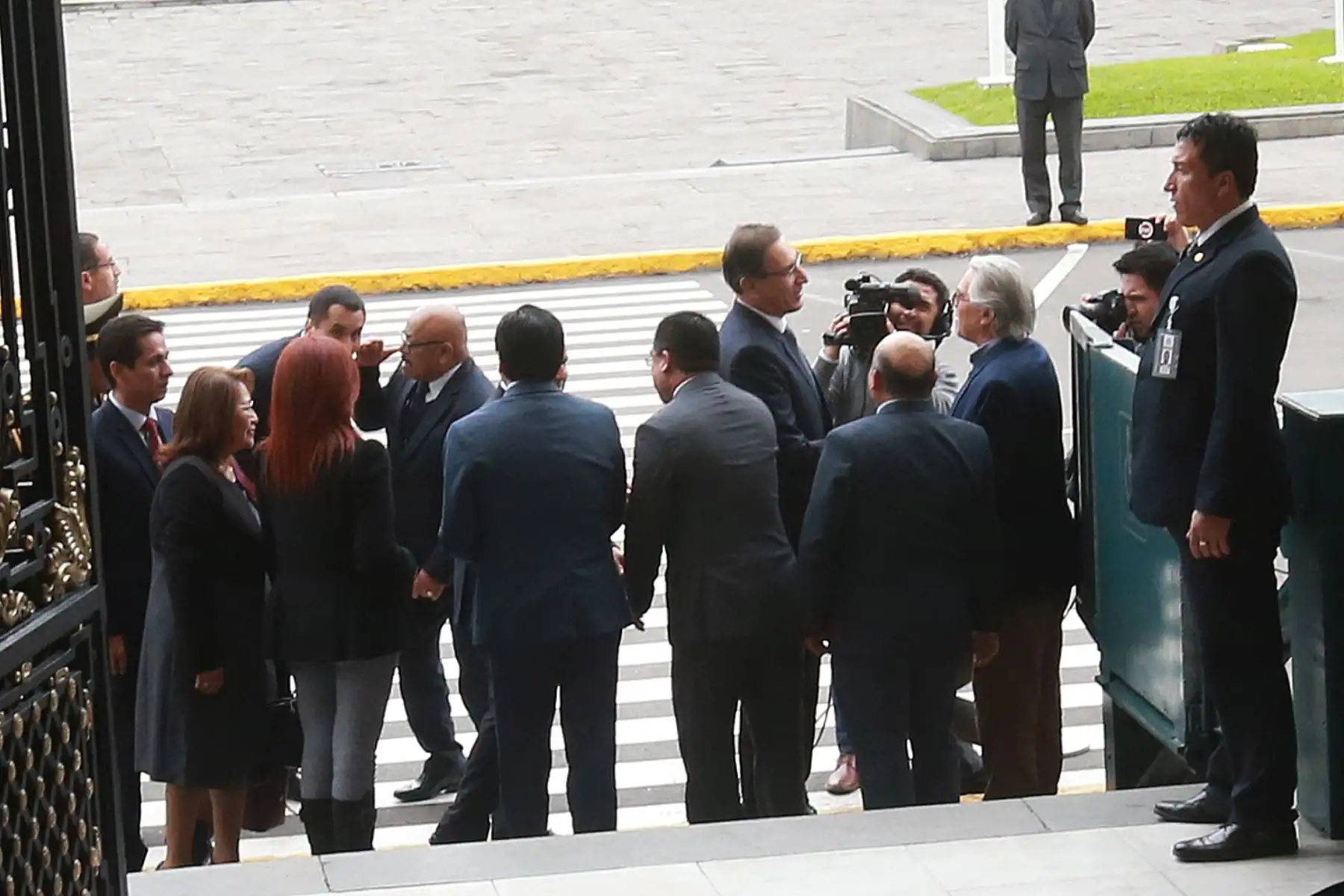 Presidente de la República,Martín Vizcarra  llegó esta tarde a la sede del Congreso para pedir el debate de los  proyectos de reforma política y judicial, que el país demanda. Foto:ANDINA/Jhony Laurente