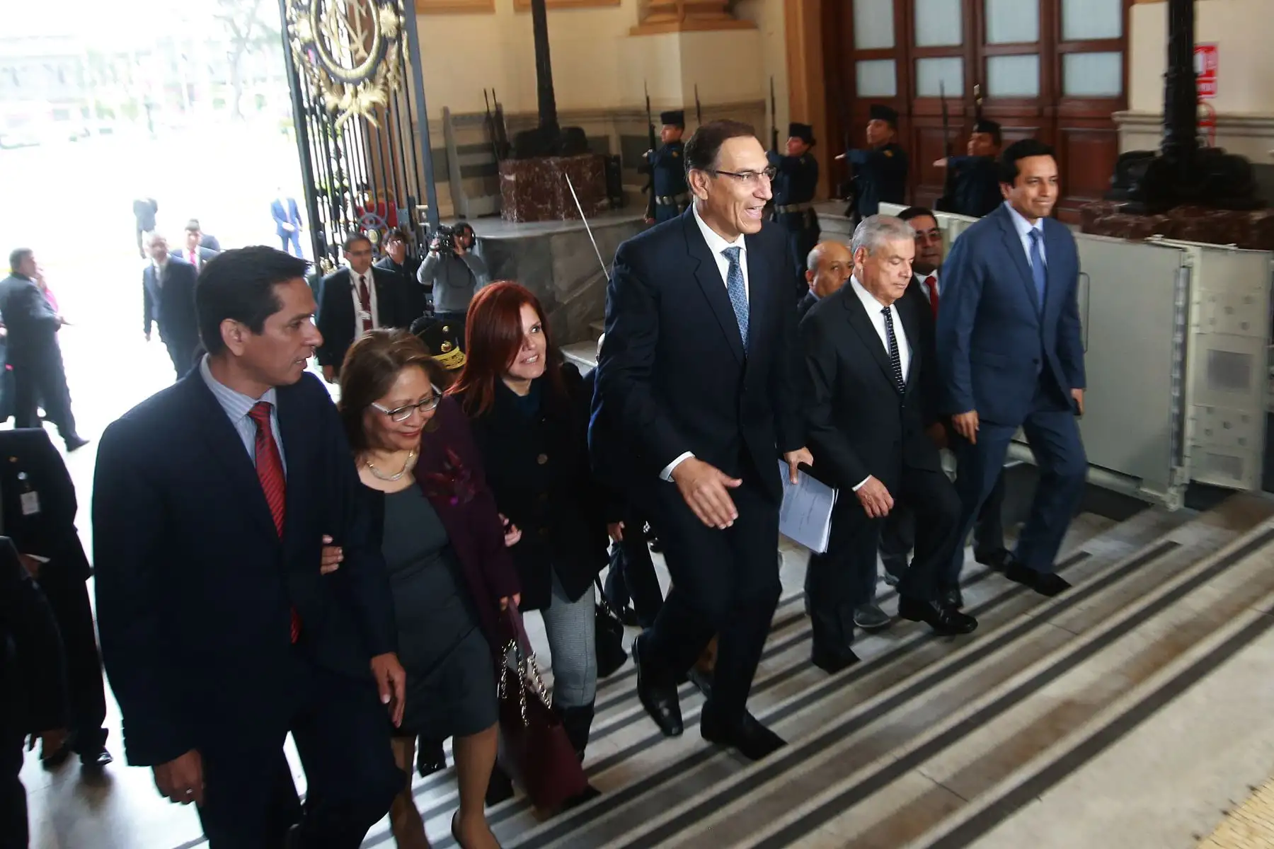 Presidente de la República,Martín Vizcarra  llegó esta tarde a la sede del Congreso para pedir el debate de los  proyectos de reforma política y judicial, que el país demanda. Foto:ANDINA/Jhony Laurente