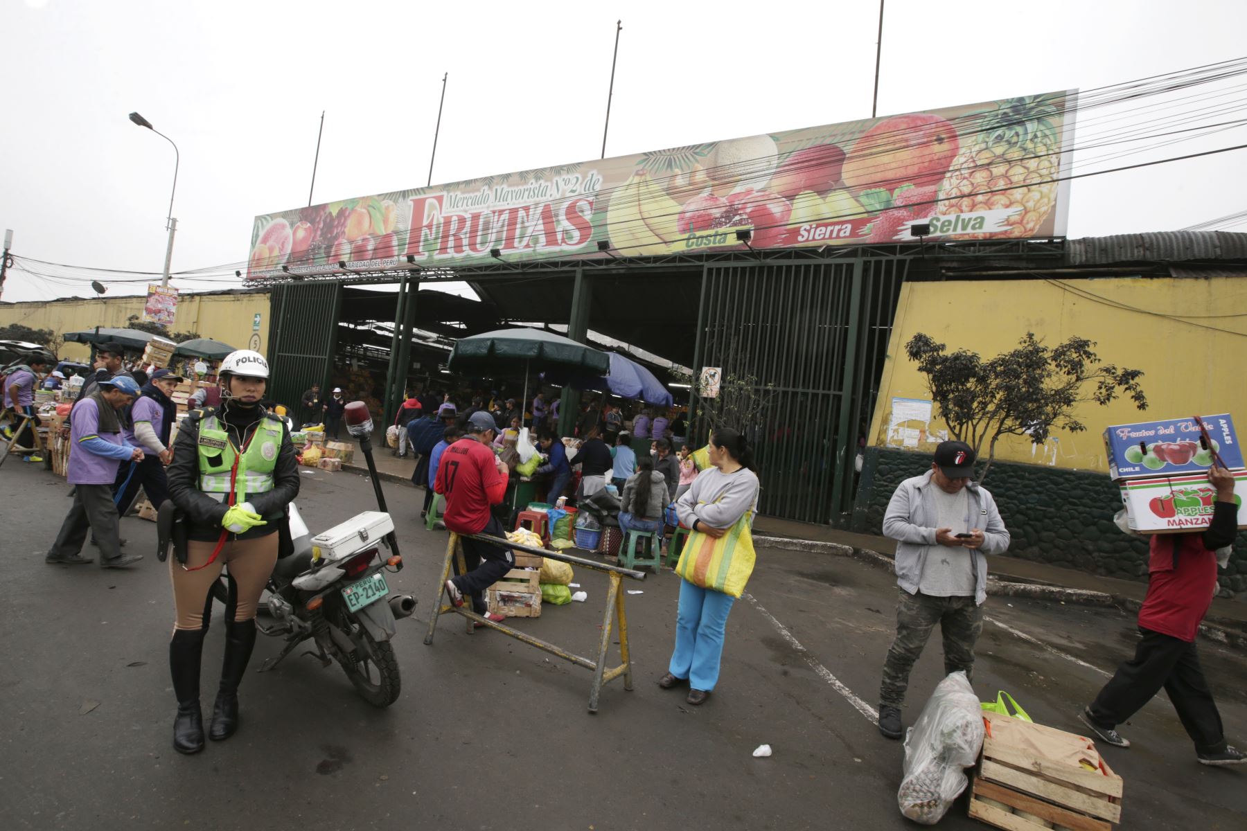 Alcalde aseguró que están suspendidos los cobros por parqueo. Foto: ANDINA/Melina Mejía