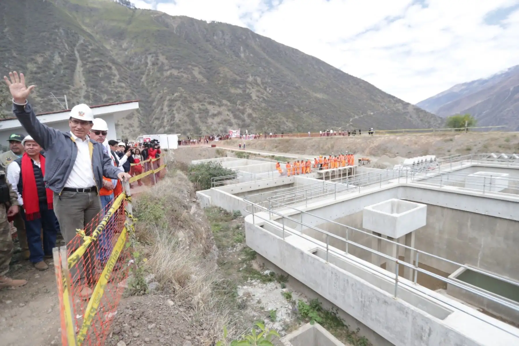 Presidente de la República, Martín Vizcarra,  inspecciona las obras de mejoramiento y ampliación de los sistemas de agua potable y alcantarillado de la ciudad de Abancay. Esta obra cuenta con una inversión de más de S/ 74 millones y beneficiará a más de 63 mil habitantes de la región.Foto: ANDINA/Prensa Presidencia