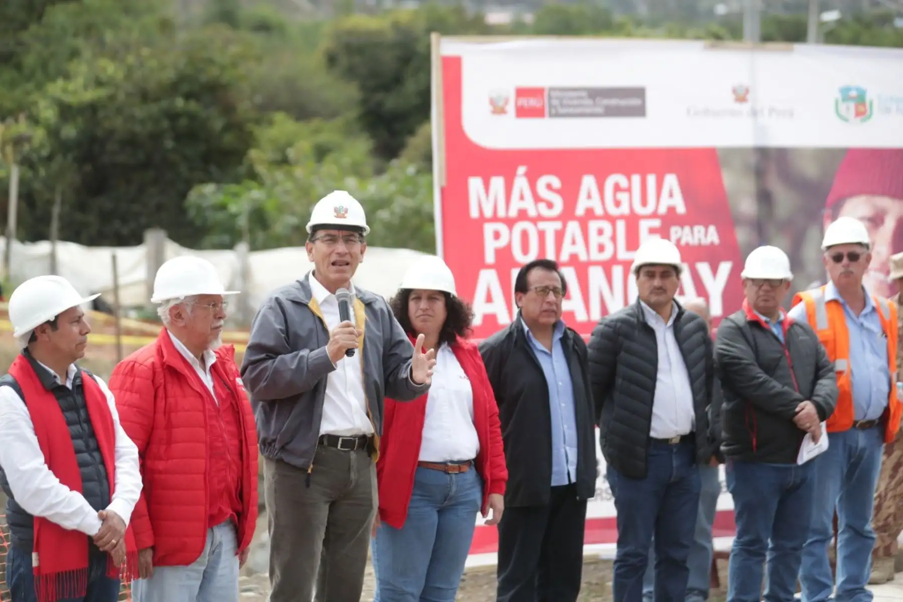Presidente de la República, Martín Vizcarra,  inspecciona las obras de mejoramiento y ampliación de los sistemas de agua potable y alcantarillado de la ciudad de Abancay. Esta obra cuenta con una inversión de más de S/ 74 millones y beneficiará a más de 63 mil habitantes de la región.Foto: ANDINA/Prensa Presidencia