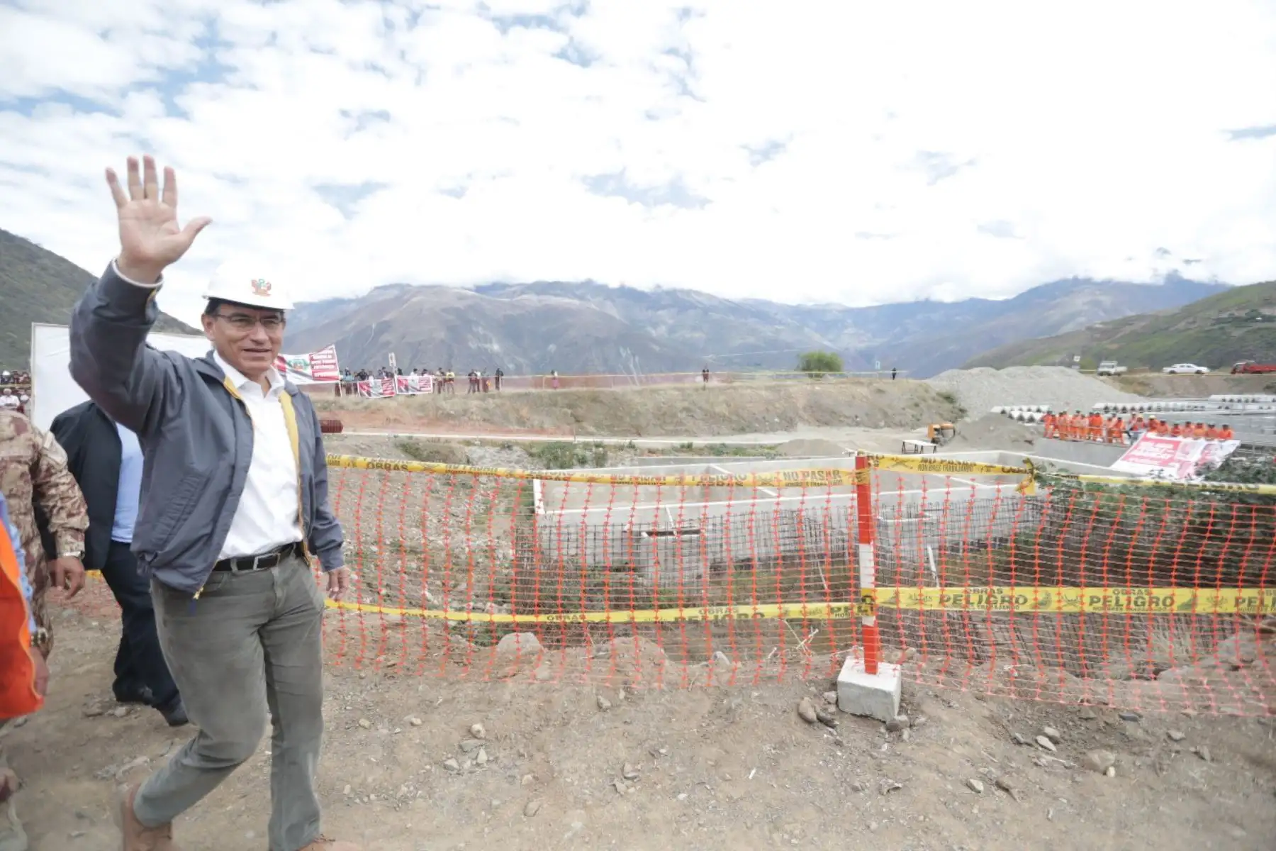 Presidente de la República, Martín Vizcarra,  inspecciona las obras de mejoramiento y ampliación de los sistemas de agua potable y alcantarillado de la ciudad de Abancay. Esta obra cuenta con una inversión de más de S/ 74 millones y beneficiará a más de 63 mil habitantes de la región.Foto: ANDINA/Prensa Presidencia