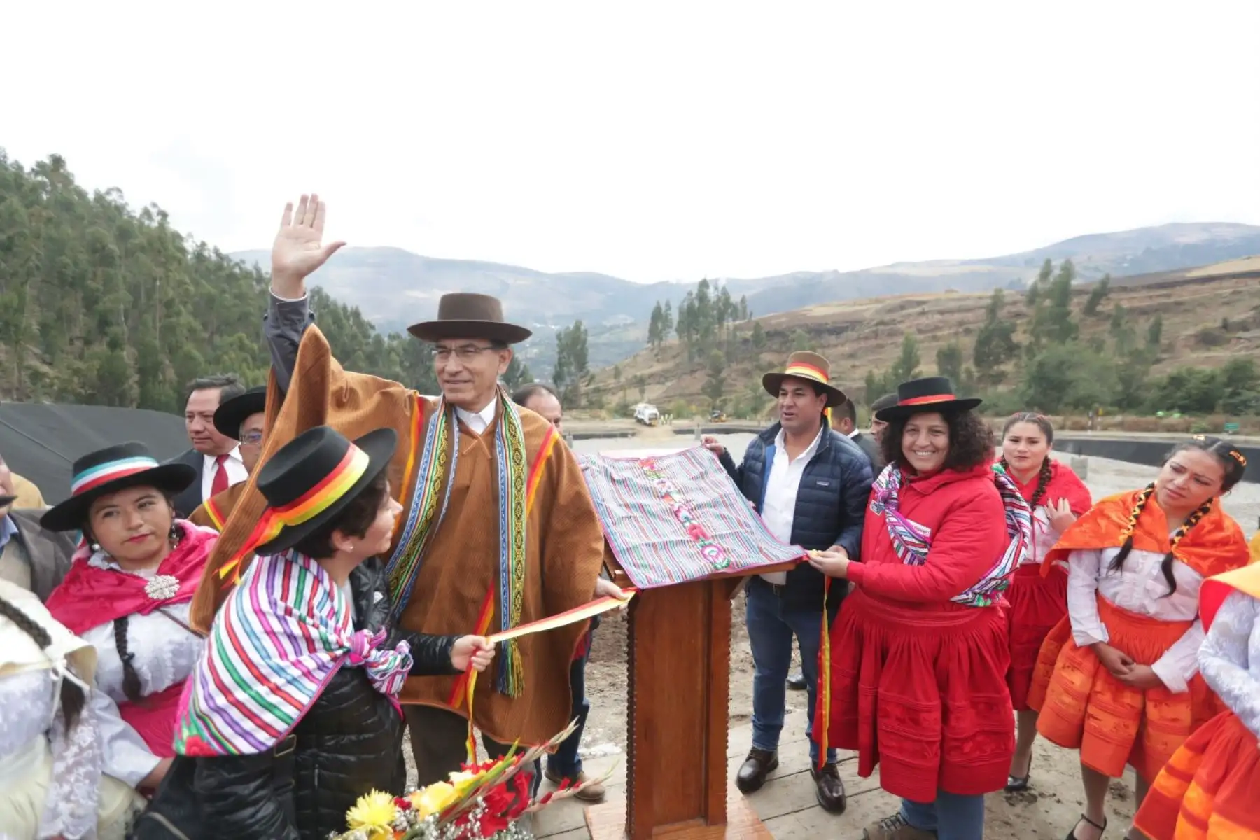 Jefe del Estado,Martín Vizcarra, entrega obras del relleno sanitario en Andahuaylas, región Apurímac, en beneficio de 67,000 habitantes de esa localidad. Foto: ANDINA/Prensa Presidencia