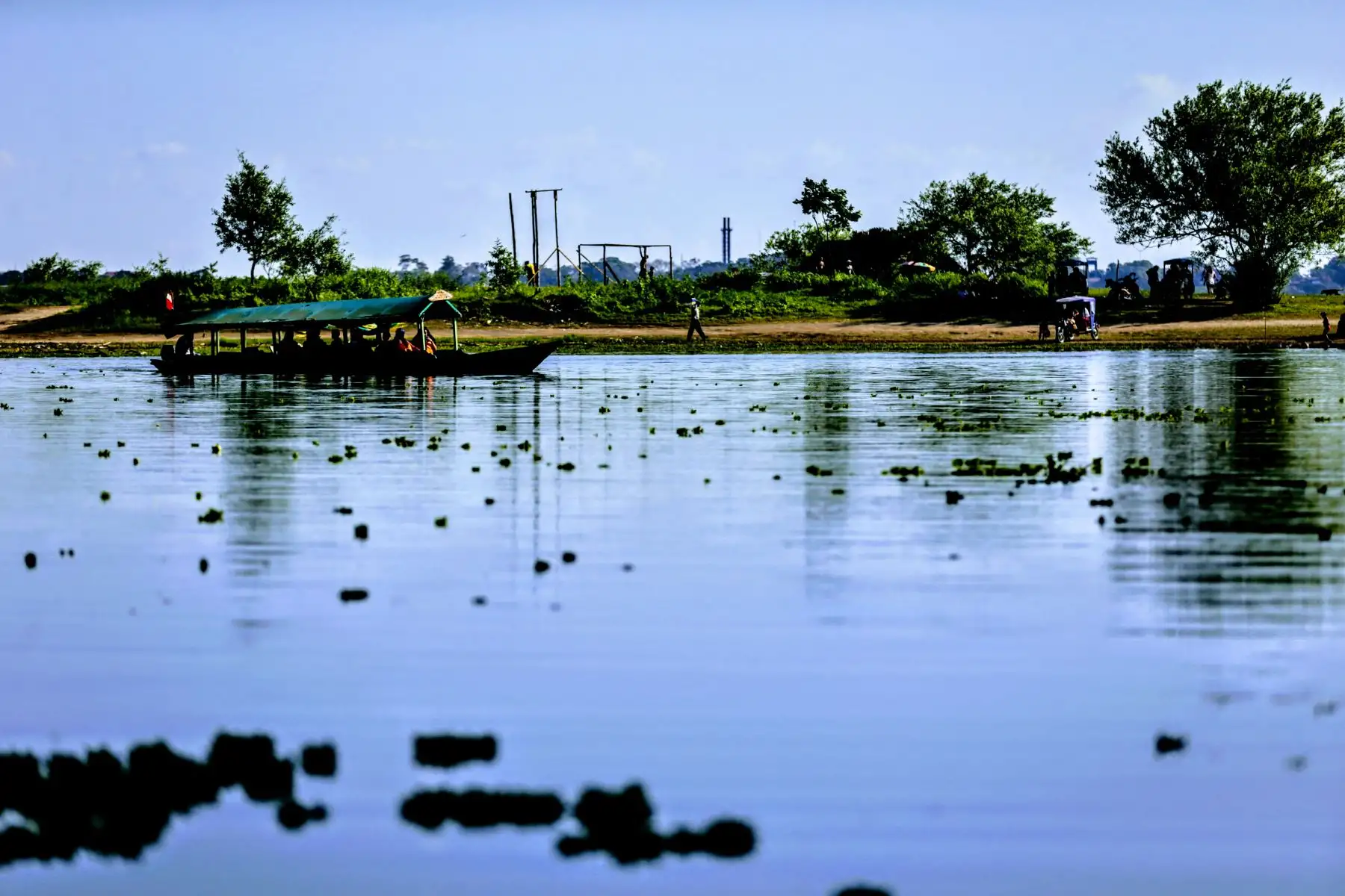 A 15 minutos de la ciudad de Pucallpa está la laguna de Yarinacocha que con sus 30 kilómetros de longitud espera ser navegada por los populares peque peques. Foto: ANDINA/Luis Iparraguirre