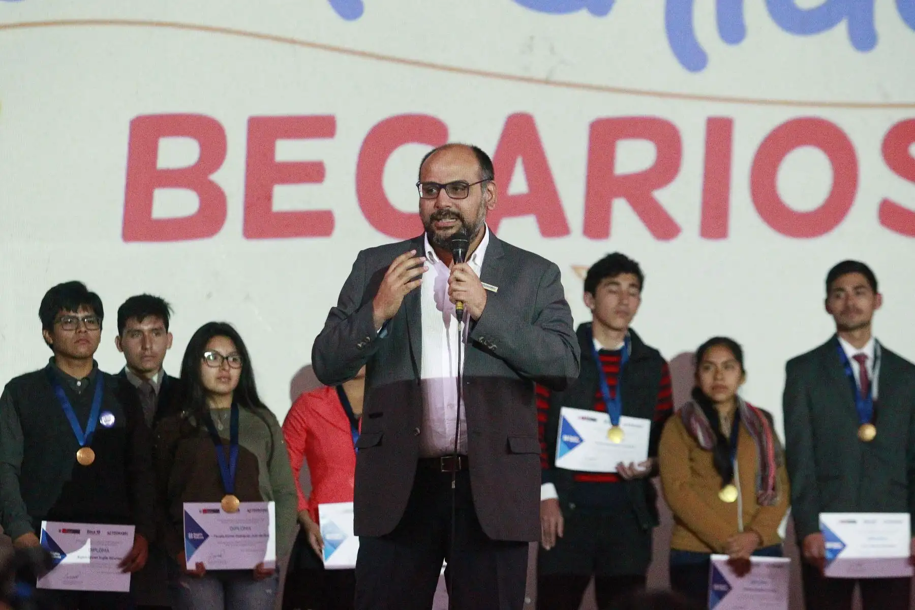 Ministro de Educación, Daniel Alfaro  participa en la ceremonia de Bienvenida a más de 1800 jóvenes becarios ganadores de Beca 18 que realizarán estudios en institutos y universidades.Foto: ANDINA/Eddy Ramos