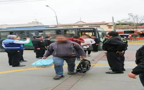 Migraciones y Policía efectúan operativo de fiscalización migratoria en Santa Anita Foto: Migraciones