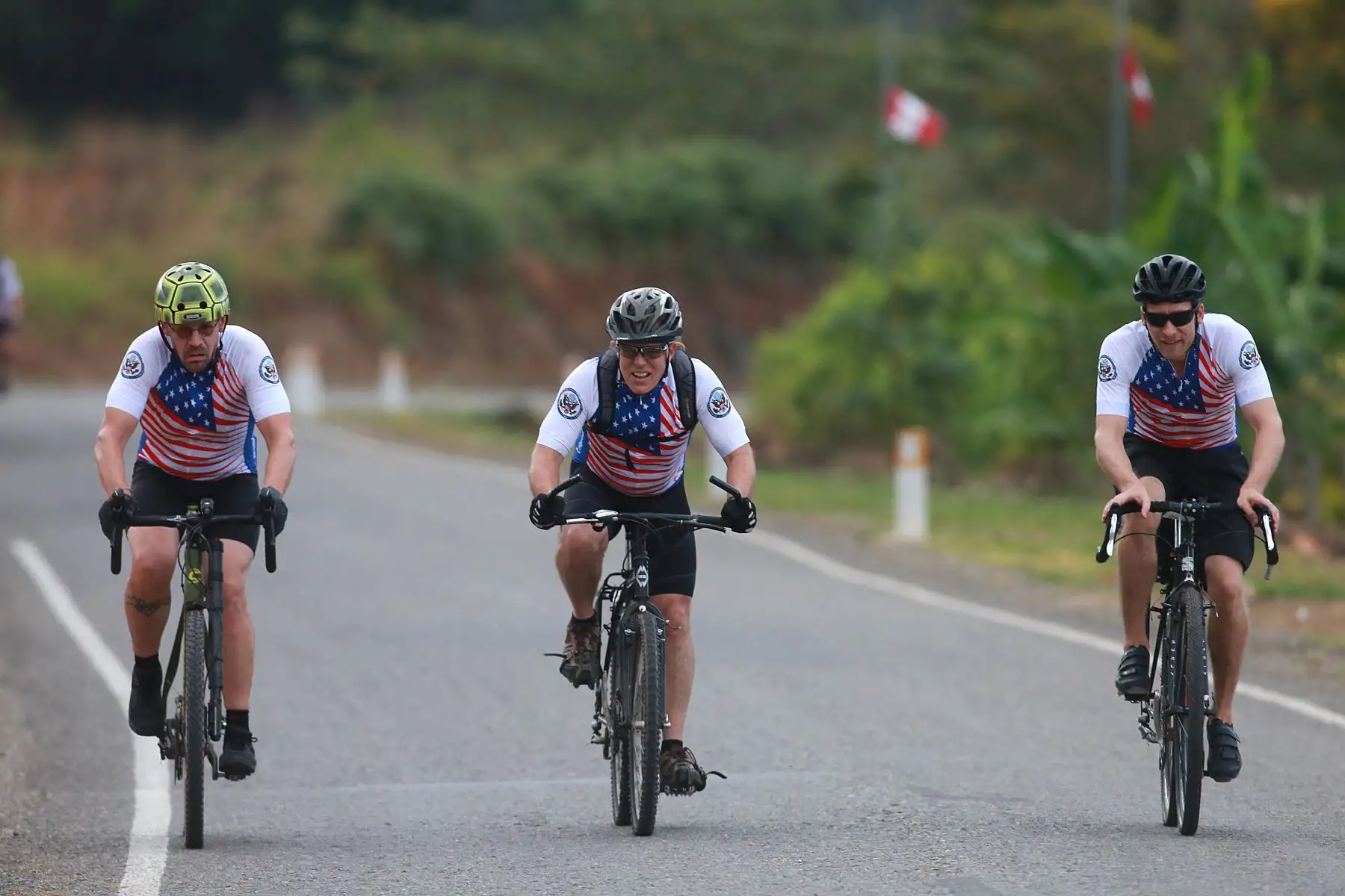 Embajador de los Estados Unidos Krishna R. Urs cumple segundo día de visita en Tarapoto en donde realiza una jornada de dos días recorriendo la ciudad y sus alrededores en bicicleta junto a una comitiva, con el fin de promover el deporte, la vida saludable sin drogas y el uso de bicicleta como medio de transporte alternativo. Foto: ANDINA/Vidal Tarqui