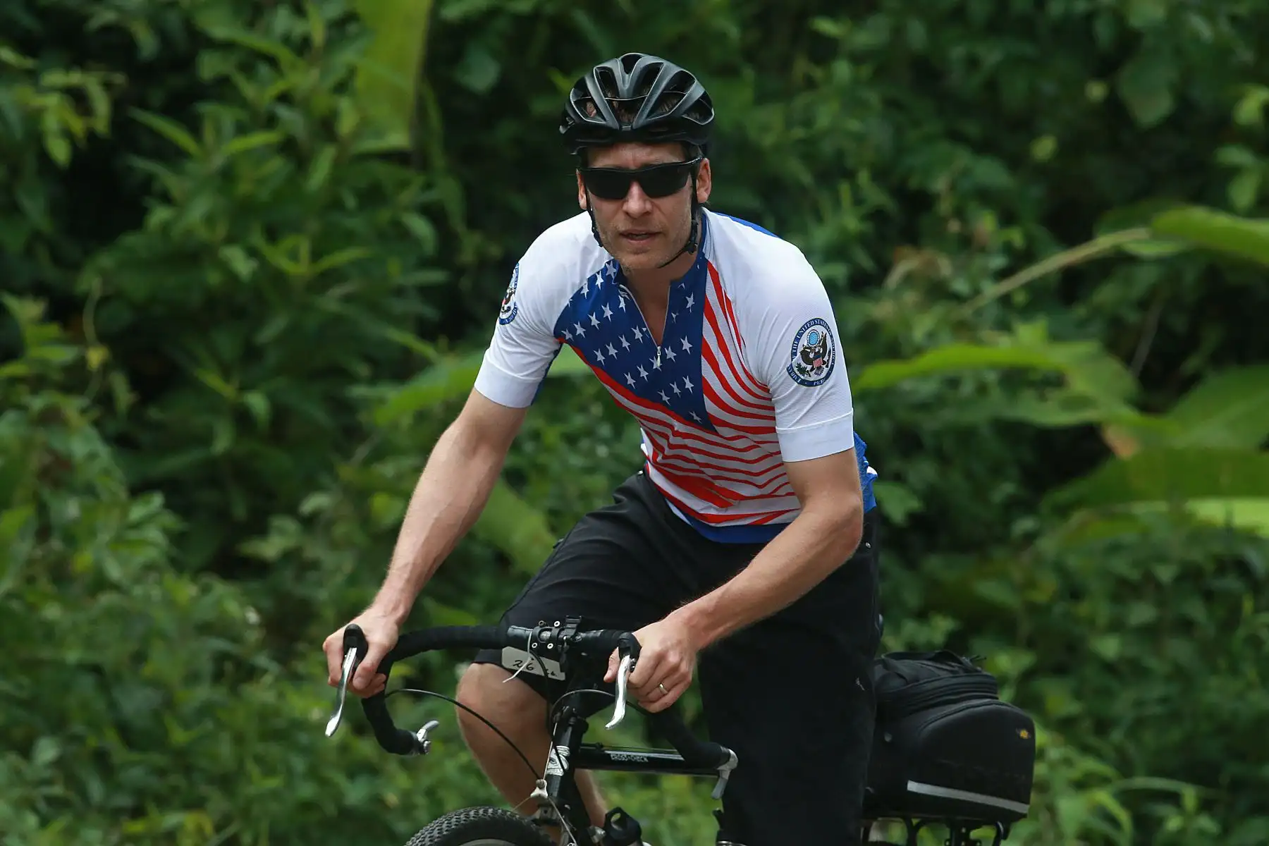 Embajador de los Estados Unidos Krishna R. Urs cumple segundo día de visita en Tarapoto en donde realiza una jornada de dos días recorriendo la ciudad y sus alrededores en bicicleta junto a una comitiva, con el fin de promover el deporte, la vida saludable sin drogas y el uso de bicicleta como medio de transporte alternativo. Foto: ANDINA/Vidal Tarqui
