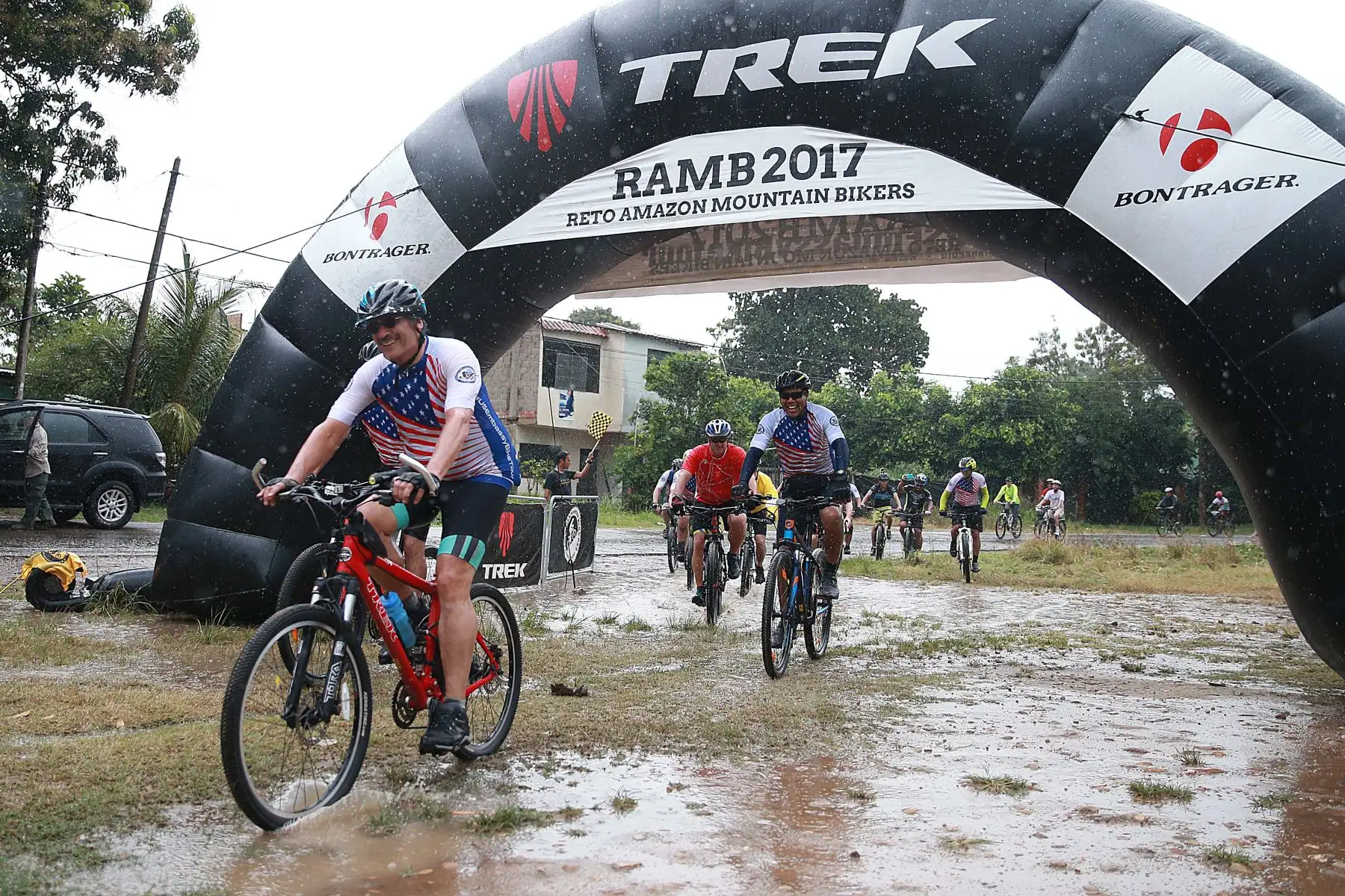 Embajador USA Krishna R. Urs participo en la Bicicleteada promoviendo el deporte y la vida saludable sin drogas, en la ciudad de Tarapoto. Foto: ANDINA/Vidal Tarqui