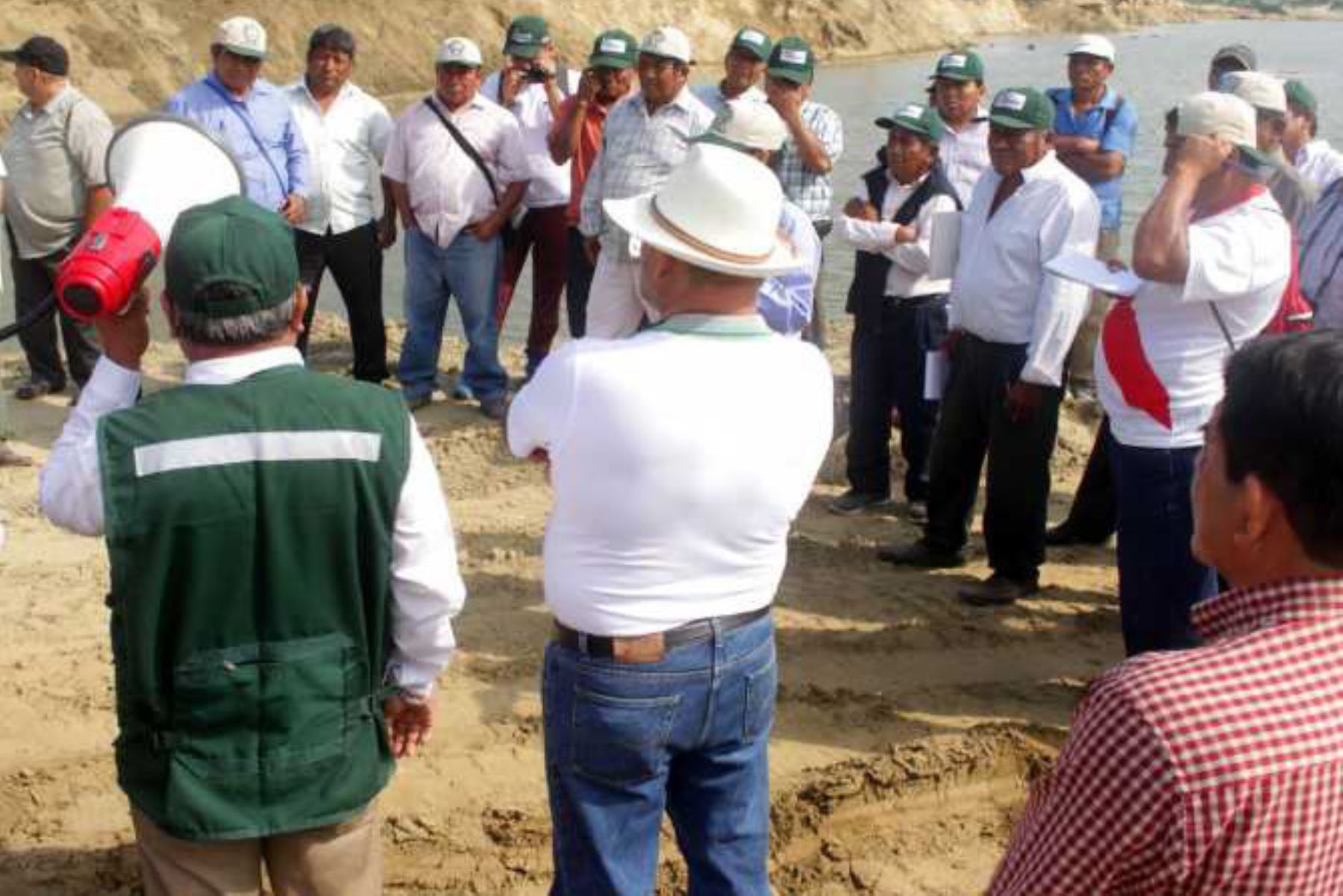 El gobierno del Perú, a través del Ministerio de Agricultura y Riego (Minagri), inició el proceso de socialización y consulta del proyecto de Ley que promueve el Fortalecimiento de la Ley de Organizaciones de Usuarios del Agua, para lo cual, dispuso su publicación en la página web de la Autoridad Nacional del Agua (ANA).
