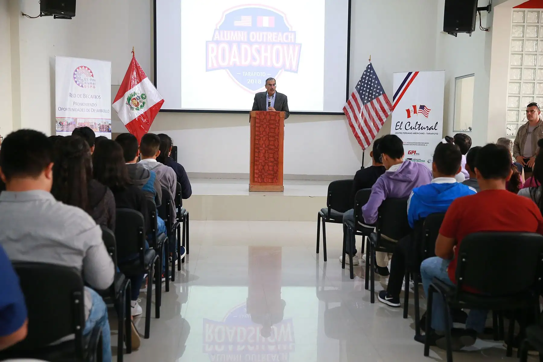 El Embajador de los Estados Unidos en el Perú Krishna R. Urs, promoviendo el deporte y la bicicleta en Tarapoto, como medio de transporte alternativo.  Como parte de los esfuerzos para prevenir el uso de drogas y promover la vida sana a través del deporte. Foto: ANDINA/Vidal Tarqui