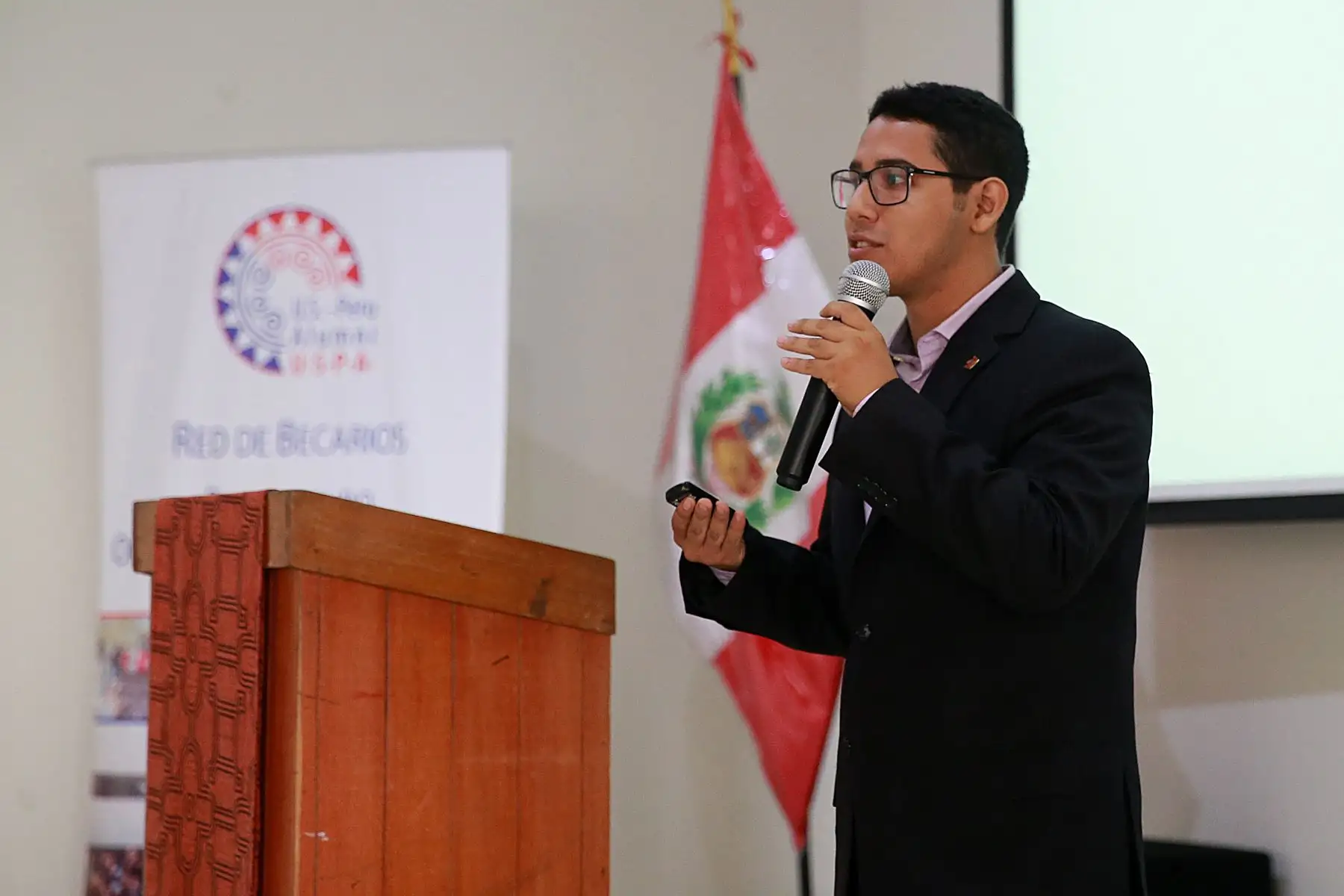 El Embajador de los Estados Unidos en el Perú Krishna R. Urs, promoviendo el deporte y la bicicleta en Tarapoto, como medio de transporte alternativo.  Como parte de los esfuerzos para prevenir el uso de drogas y promover la vida sana a través del deporte. Foto: ANDINA/Vidal Tarqui