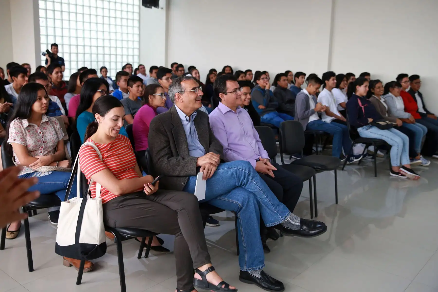 El Embajador de los Estados Unidos en el Perú Krishna R. Urs, en la clausura "Alumni Outreach Roadshow"  y promoviendo el deporte y la bicicleta en Tarapoto, como medio de transporte alternativo.  Como parte de los esfuerzos para prevenir el uso de drogas y promover la vida sana a través del deporte. Foto: ANDINA/Vidal Tarqui