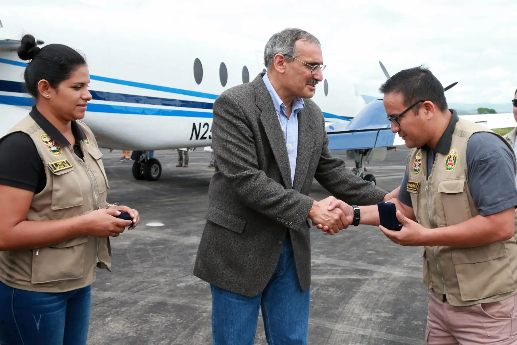 El Embajador de los Estados Unidos en el Perú Krishna R. Urs, promoviendo el deporte y la bicicleta en Tarapoto, como medio de transporte alternativo.  Como parte de los esfuerzos para prevenir el uso de drogas y promover la vida sana a través del deporte. Foto: ANDINA/Vidal Tarqui