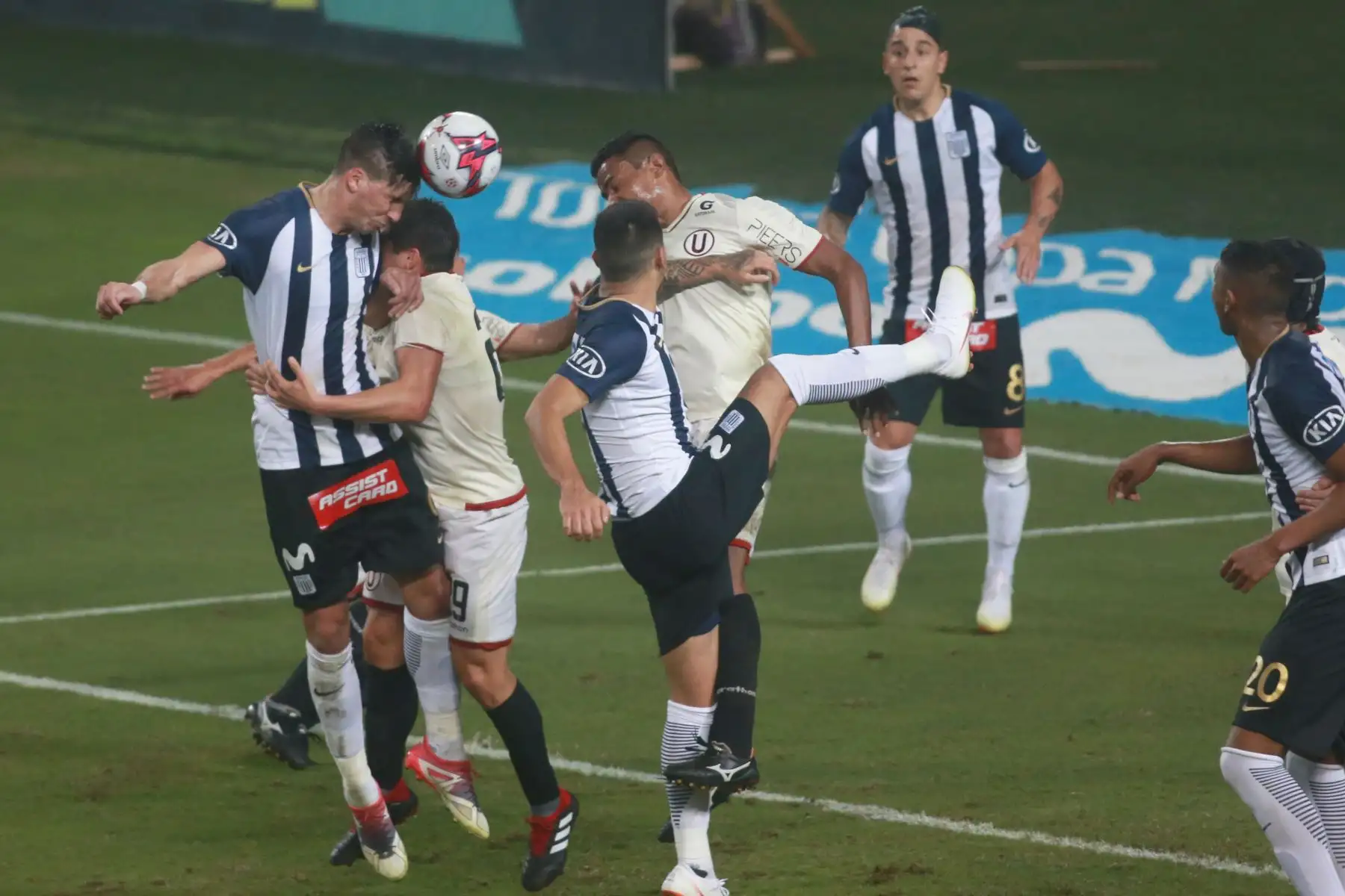 Alianza Lima vence 1-0 a Universitario en el Estadio Nacional. Foto: ANDINA/Jhony Laurente