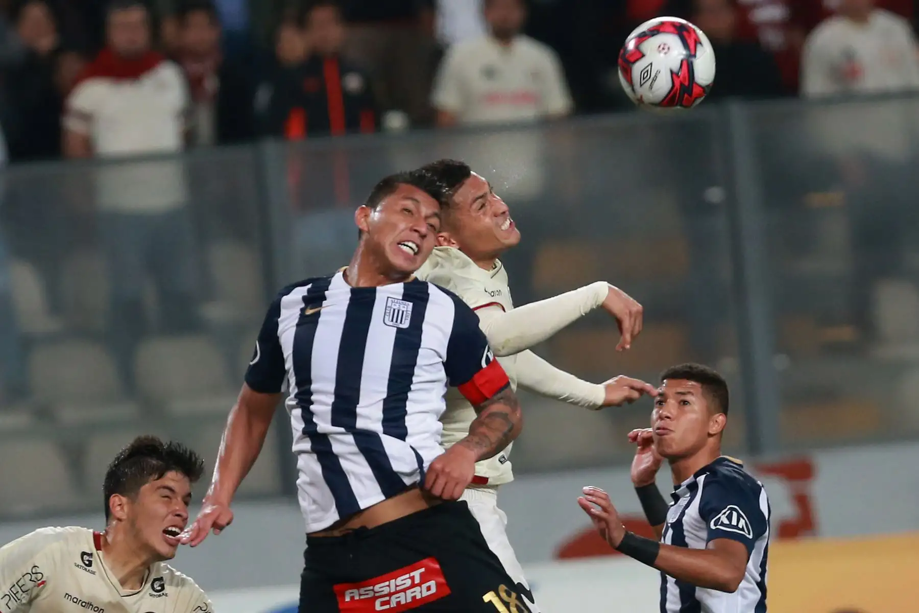 Alianza Lima y Universitario igualan 1-1 en el Estadio Nacional. Foto: ANDINA/Vidal Tarqui
