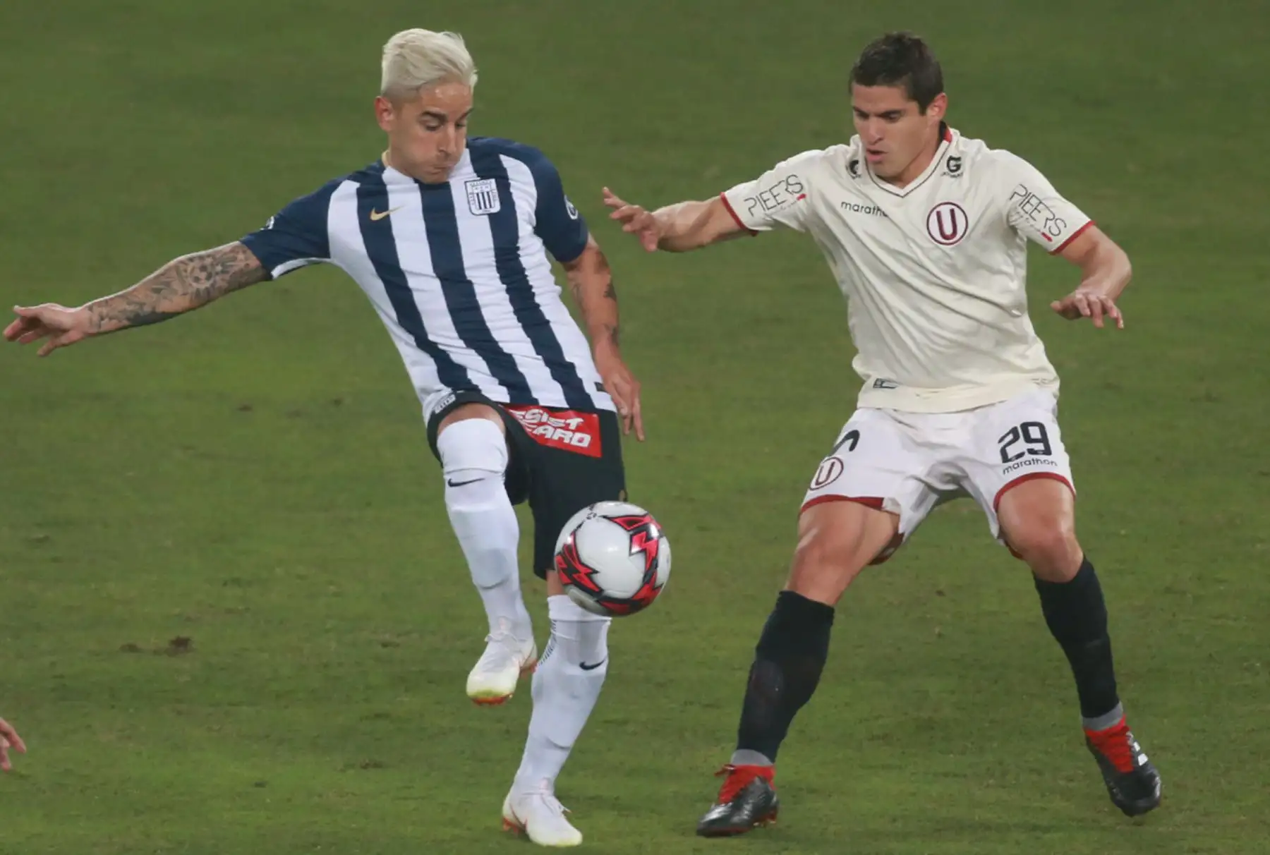 Alianza Lima y Universitario empataron 1-1, en el Estadio Nacional. Foto: ANDINA/Jhony Laurente