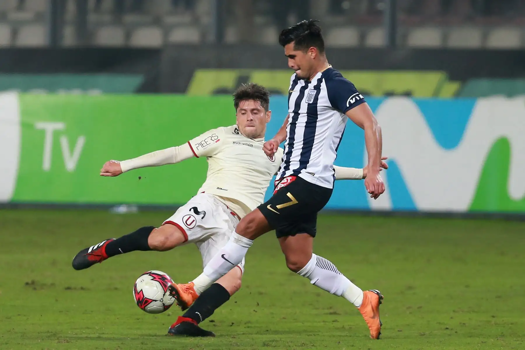 Alianza Lima y Universitario igualan 1-1 en el Estadio Nacional. Foto: ANDINA/Vidal Tarqui