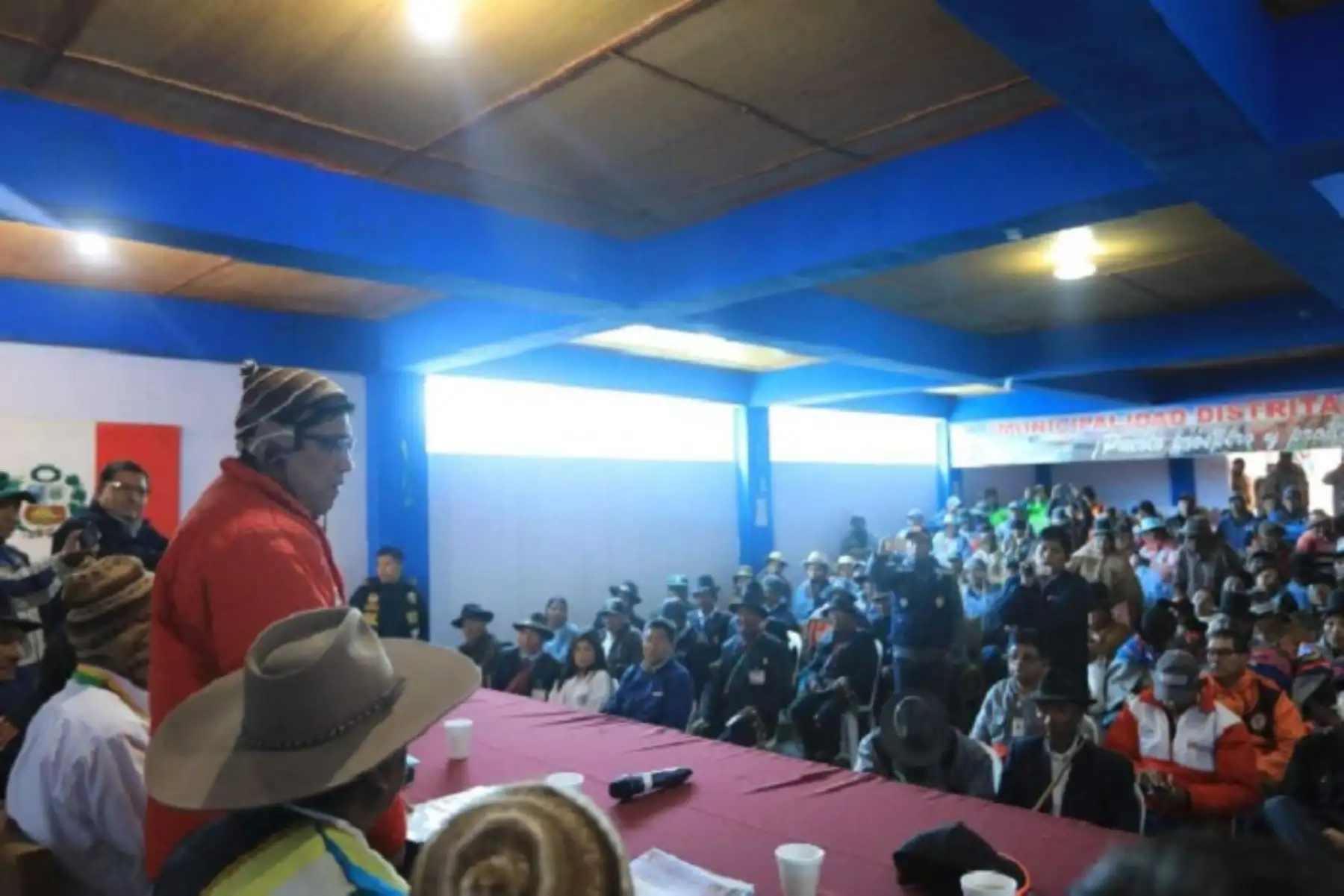 Ministro Zeballos lideró en Puno campaña social ante bajas temperaturas