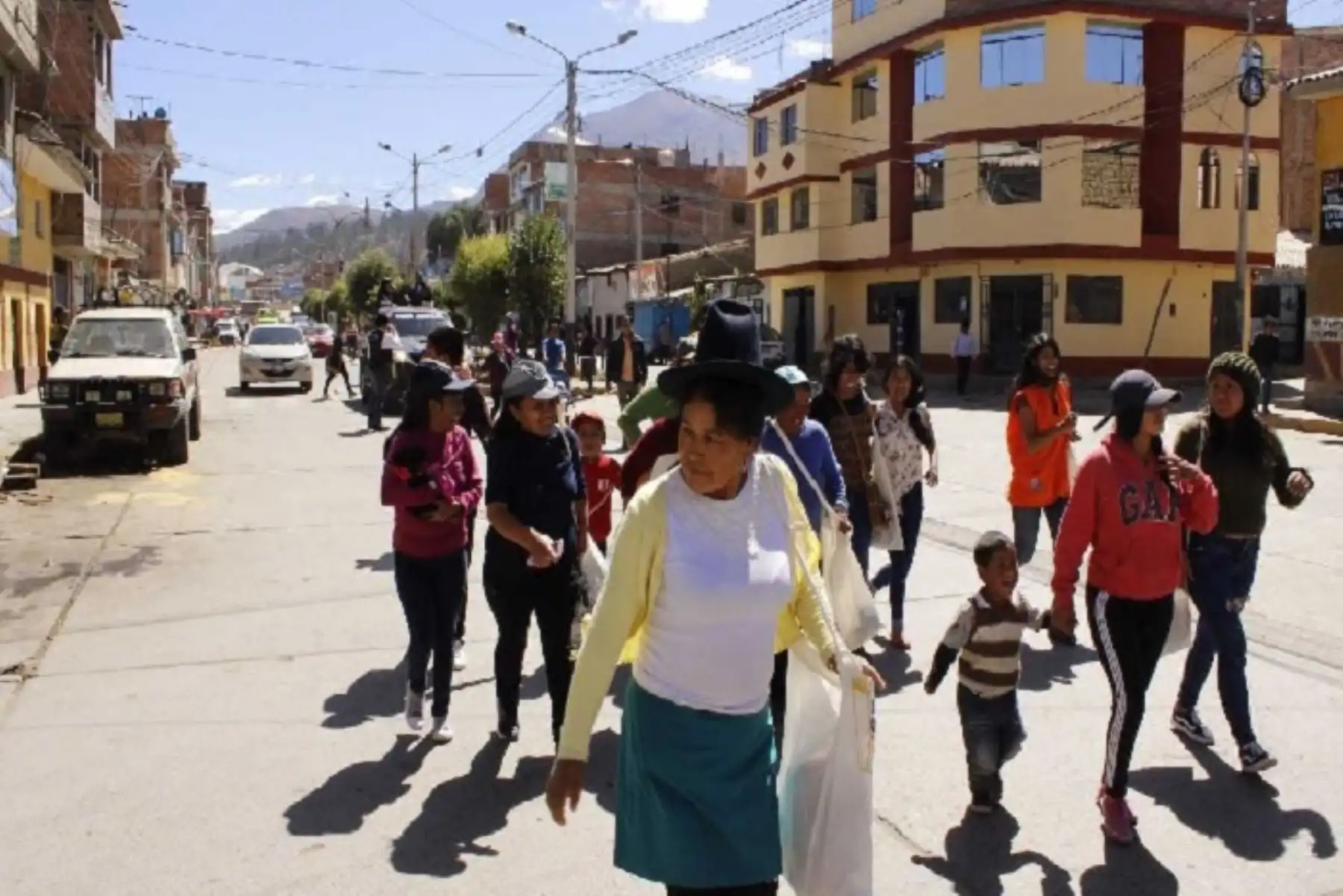 La población del asentamiento humano “Señor de los Milagros” del Malecón Sureste del río Quillcay, participó en la víspera de un simulacro de sismo con repercusión de aluvión,