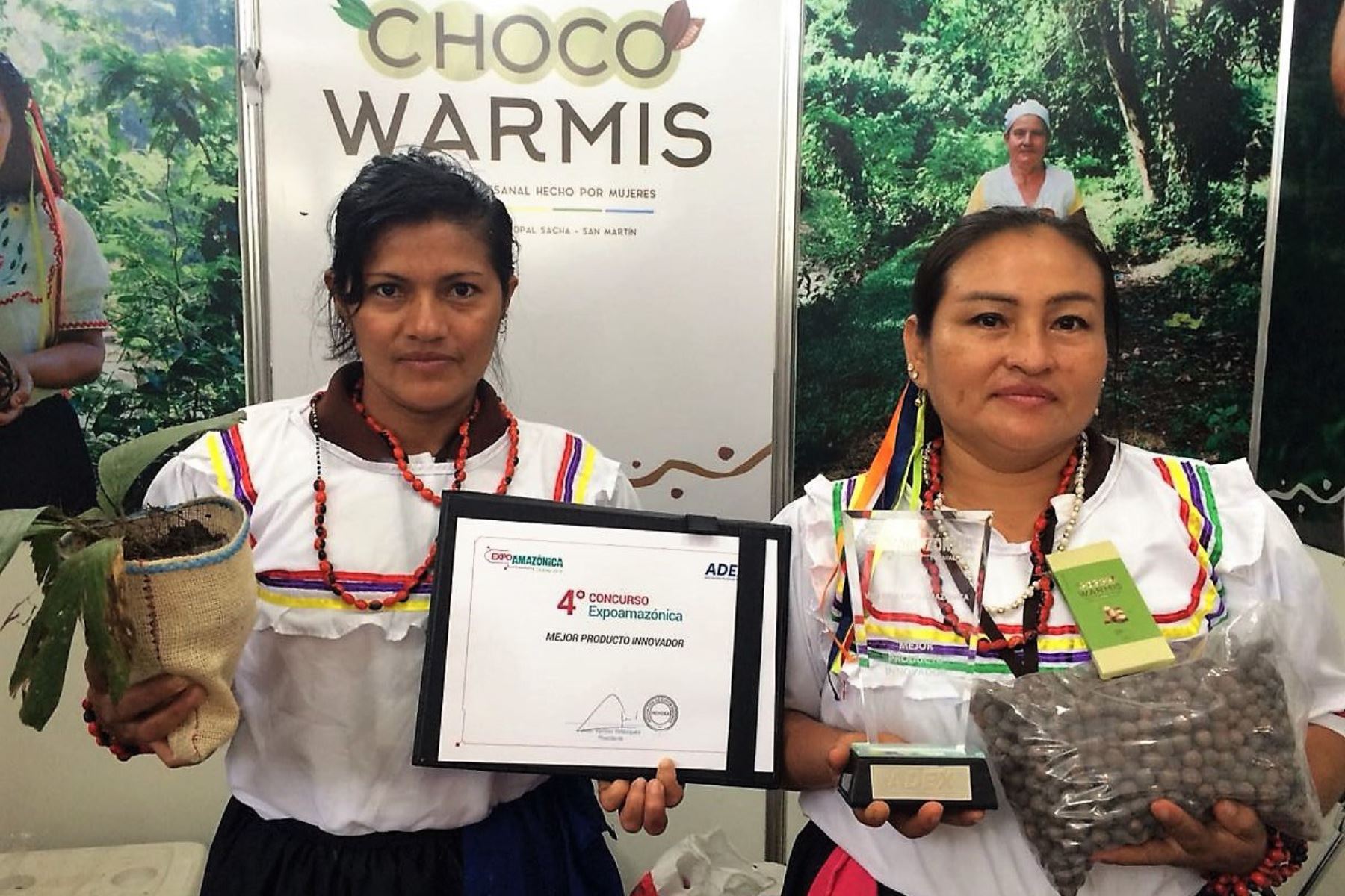 Mujeres indígenas de San Martín ganan premio de innovación en ExpoAmazónica con chocolate con shica shica. ANDINA