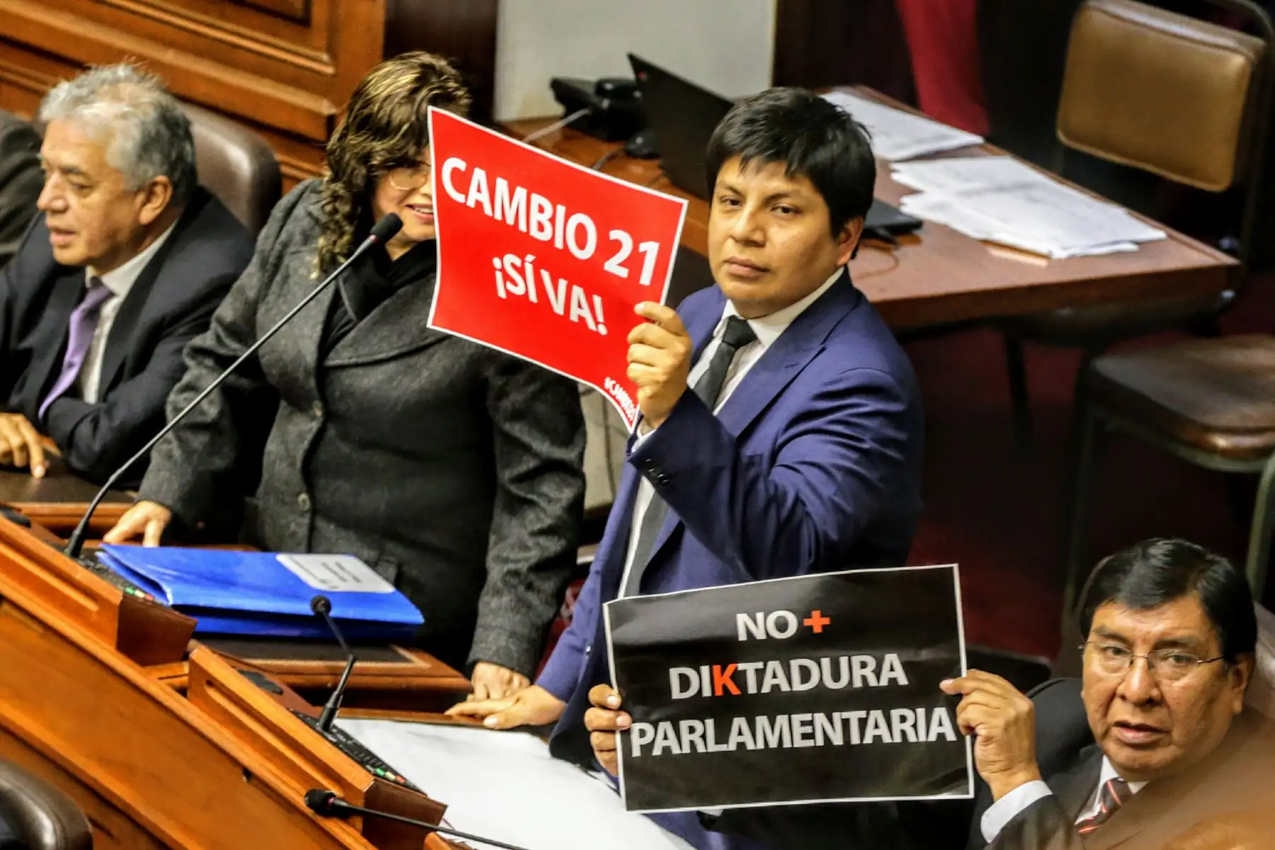 El pleno del Congreso, en sesión ordinaria, aprobó con 93 votos a favor, el cuadro de comisiones para el periodo 2018-2019. Foto: ANDINA/Luis Iparraguirre