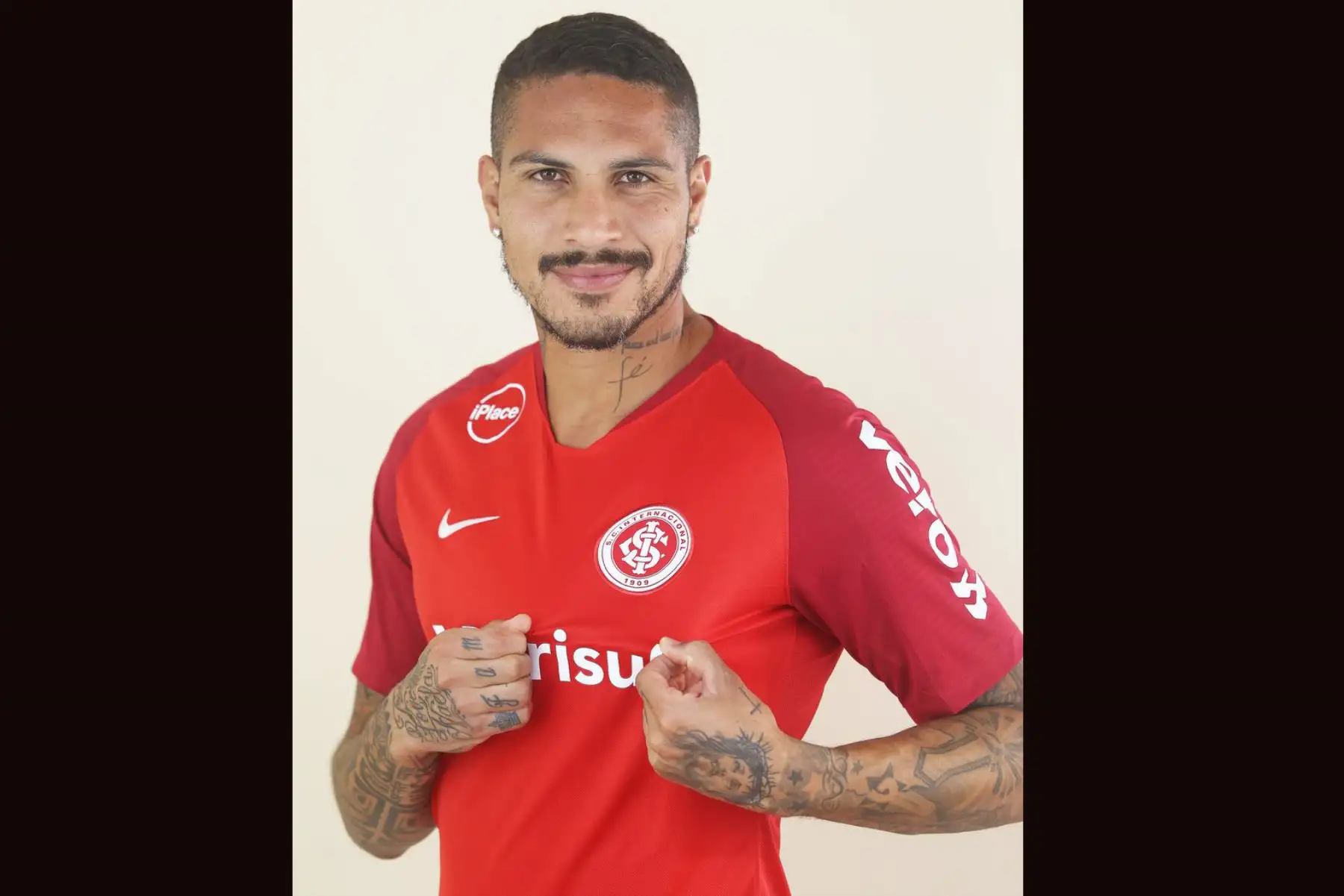 Así luce Paolo Guerrero con su nueva camiseta del Inter De Porto Alegre, que podría debutar la próxima semana ante Paraná por el Brasileirao. Foto: ANDINA/S. C. Internacional
‏
