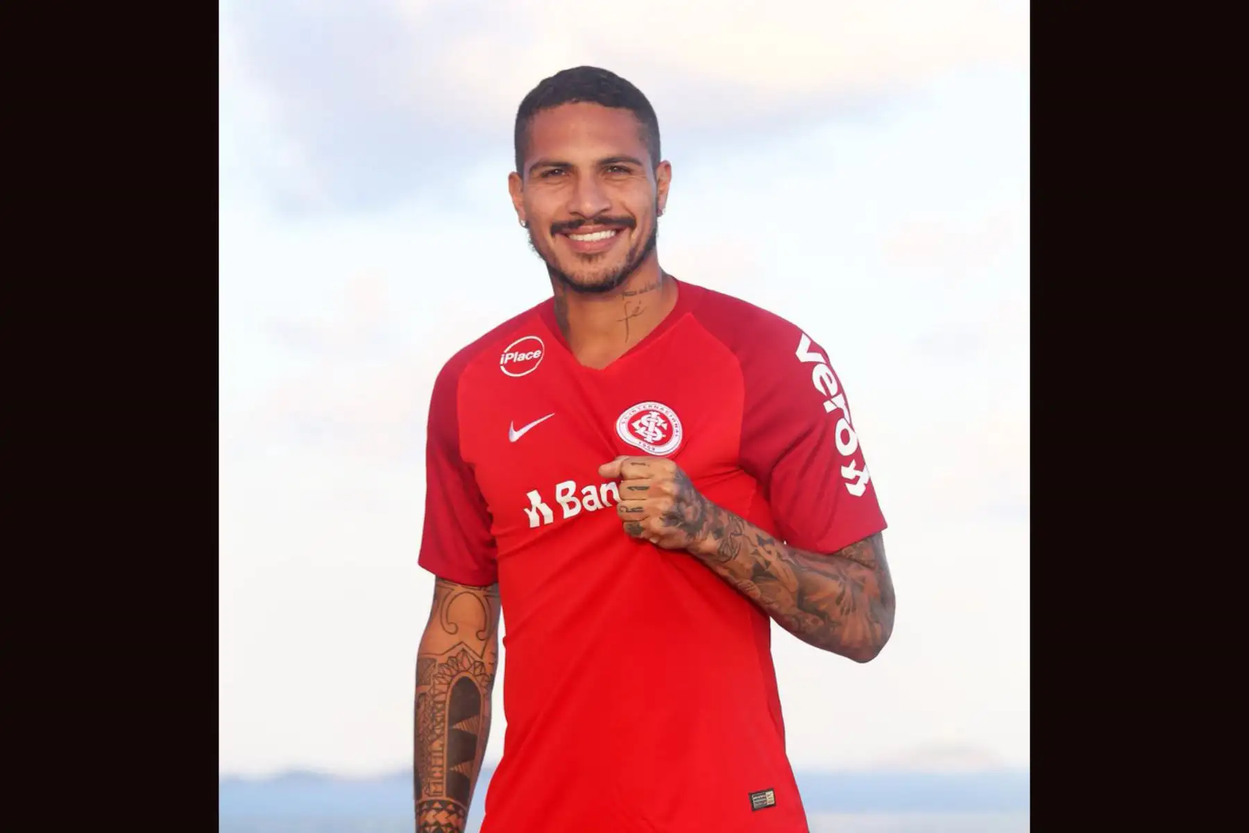 Así luce Paolo Guerrero con su nueva camiseta del Inter De Porto Alegre, que podría debutar la próxima semana ante Paraná por el Brasileirao. Foto: ANDINA/S. C. Internacional