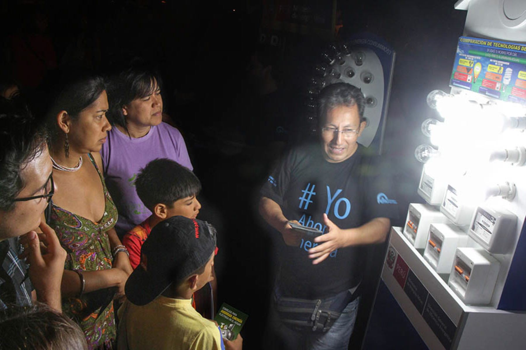 Asistentes a la ExpoAmazónica en Ucayali aprendieron sobre cuidado eficiente de la energía eléctrica.