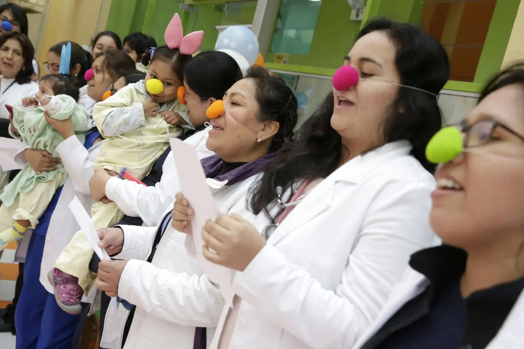 Todo el personal tiene el compromiso de ofrecer siempre una atención de calidad y calidez a los pequeños que acuden al primer y mejor centro pediátrico del país. Foto: ANDINA/Melina Mejía