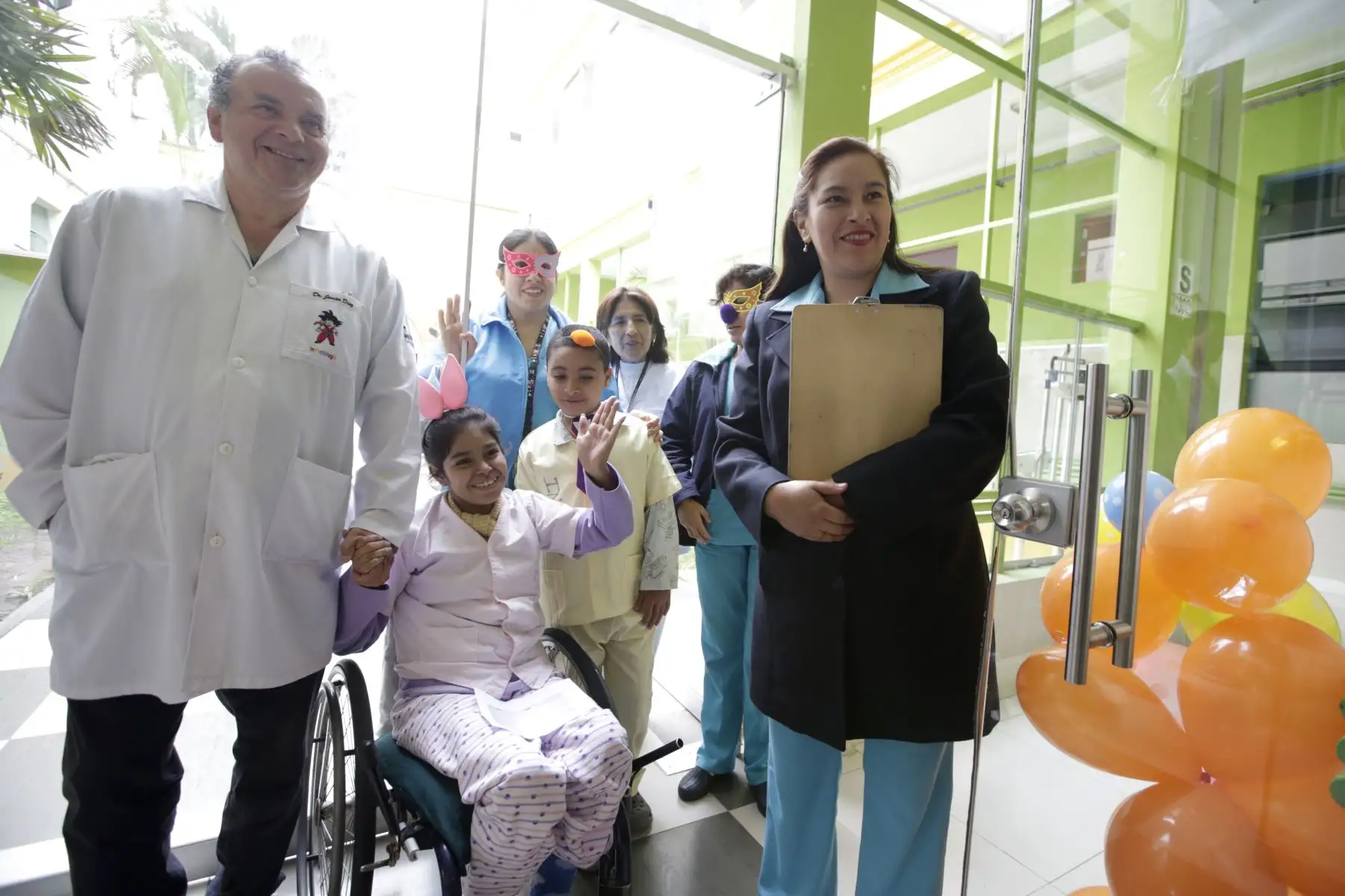 Hoy los diferentes servicios especializados del nosocomio, fueron especialmente decorados para llevar alegría a los pequeños. Foto: ANDINA/Melina Mejía