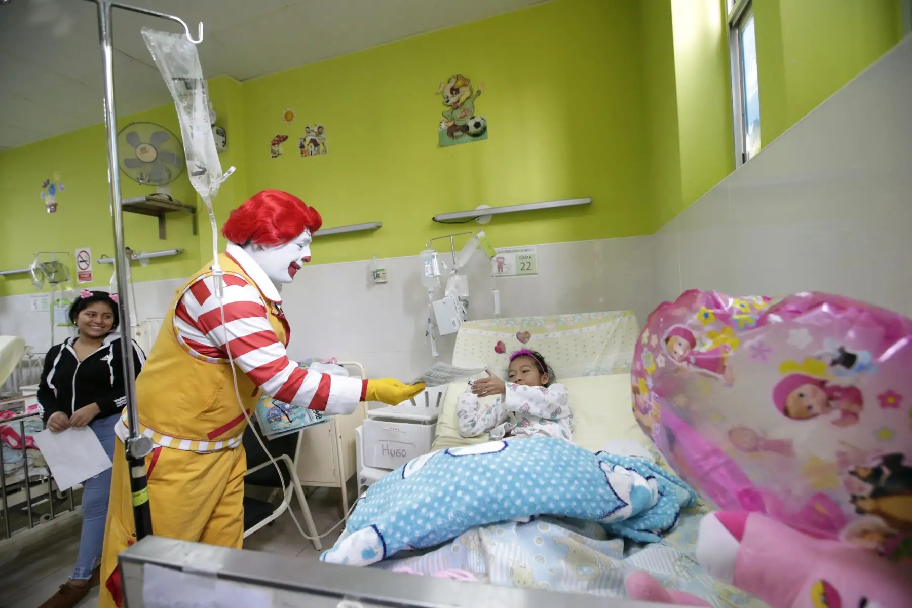 Los niños internos del Hospital del Niño recibieron hoy la visita de Ronald McDonald . Foto: ANDINA/Melina Mejía