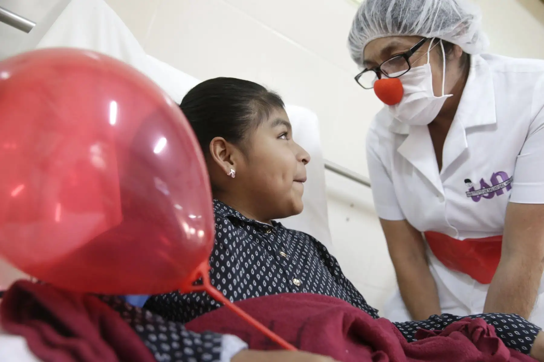 Cada día los niños internos del Hospital del Niño son atendidos con gran cariño por el personal. Foto: ANDINA/Melina Mejía