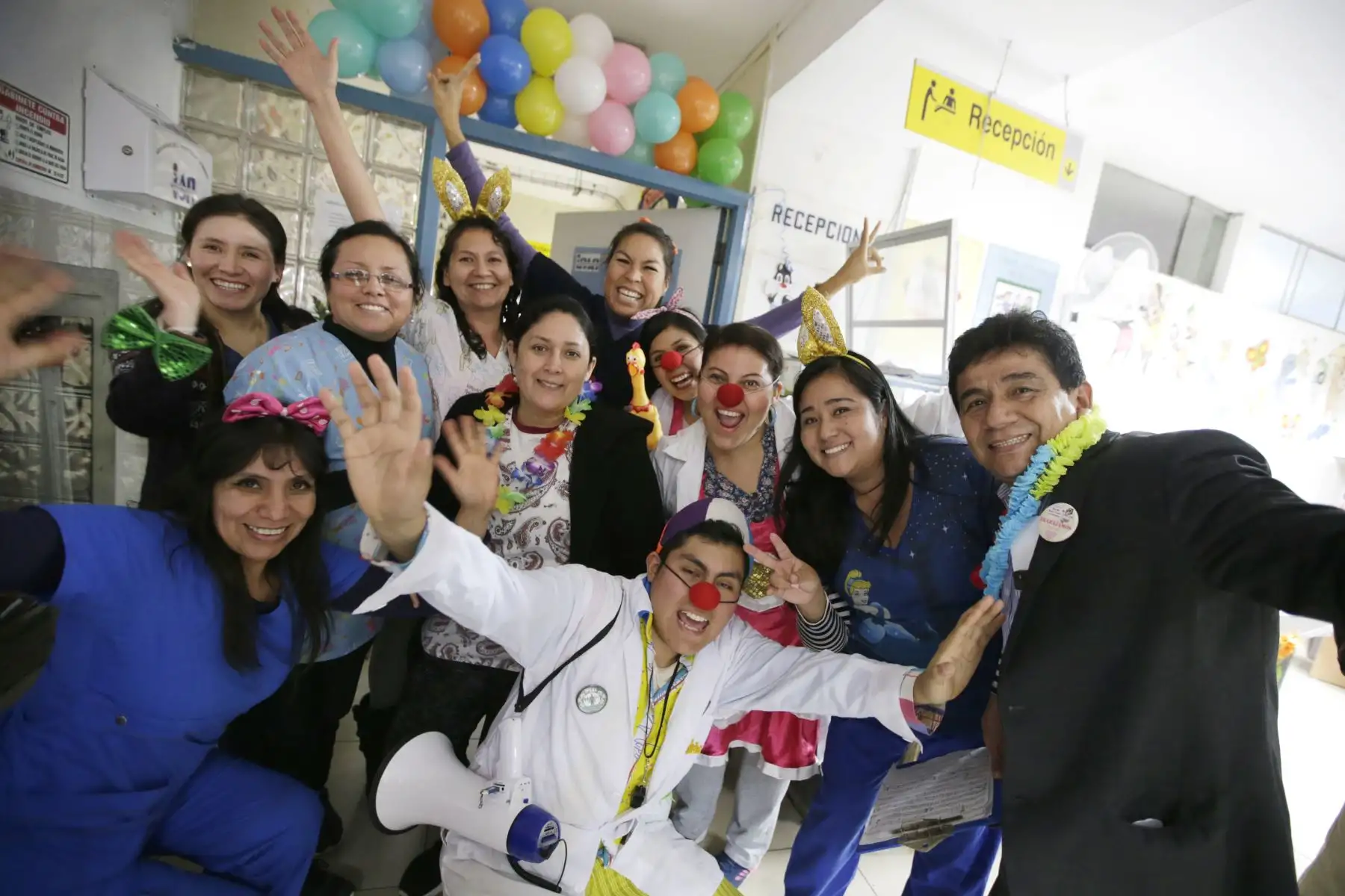 Médicos, enfermeras, técnicos y personal administrativo trabajan cada día con entusiasmo y cariño para los niños. Foto: ANDINA/Melina Mejía