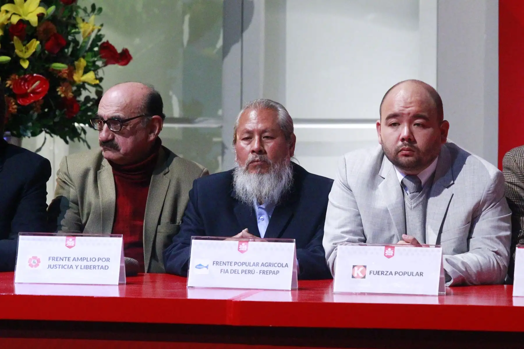 Candidatos a la alcaldía de Lima participan de  la firma del Pacto Ético Electoral 2018 que organiza el Jurado Nacional de Elecciones(JNE). Foto: ANDINA/Eddy Ramos.Foto: ANDINA/Eddy Ramos