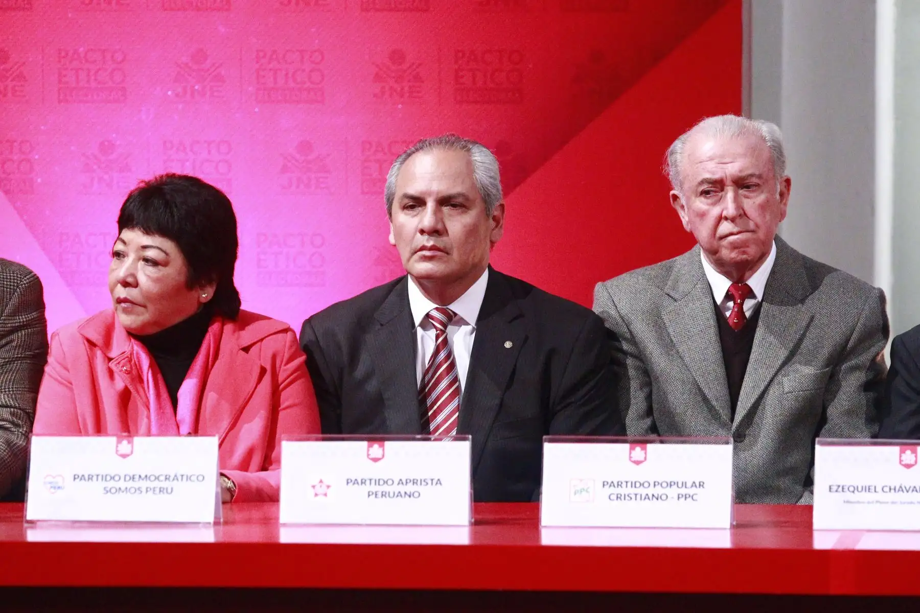 Candidatos a la alcaldía de Lima participan de  la firma del Pacto Ético Electoral 2018 que organiza el Jurado Nacional de Elecciones(JNE). Foto: ANDINA/Eddy Ramos.Foto: ANDINA/Eddy Ramos