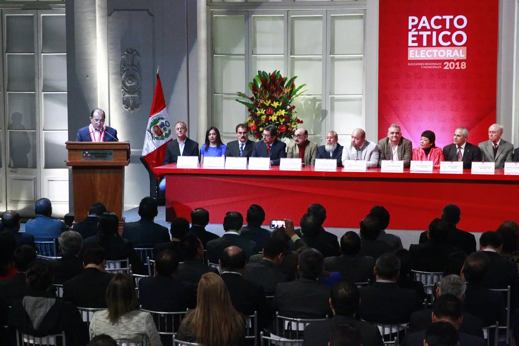 Candidatos a la alcaldía de Lima participan de  la firma del Pacto Ético Electoral 2018 que organiza el Jurado Nacional de Elecciones(JNE). Foto: ANDINA/Eddy Ramos.Foto: ANDINA/Eddy Ramos