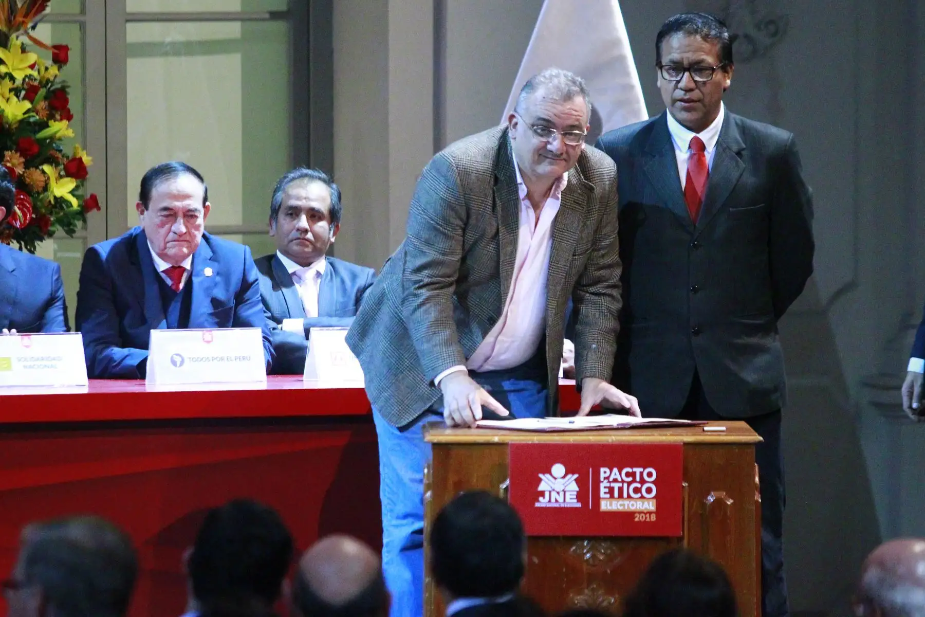 Gustavo Guerra Garcia de Juntos por el Perú participa en la ceremonia del Pacto Ético Electoral 2018 que organiza el Jurado Nacional de Elecciones(JNE). Foto: ANDINA/Eddy Ramos.Foto: ANDINA/Eddy Ramos