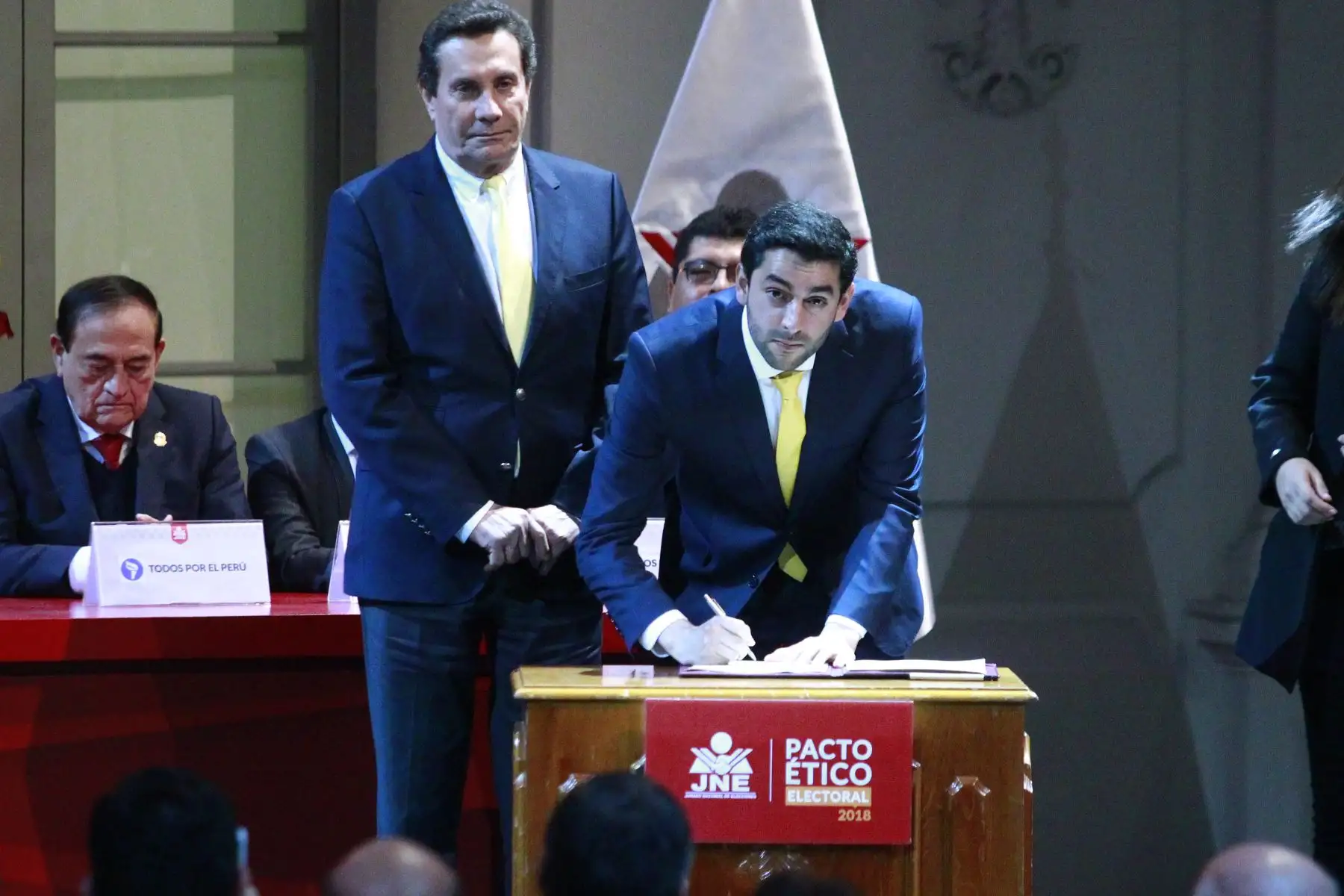 Luis Castañeda  de Solidaridad Nacional participa en la ceremonia del Pacto Ético Electoral 2018 que organiza el Jurado Nacional de Elecciones(JNE). Foto: ANDINA/Eddy Ramos.Foto: ANDINA/Eddy Ramos