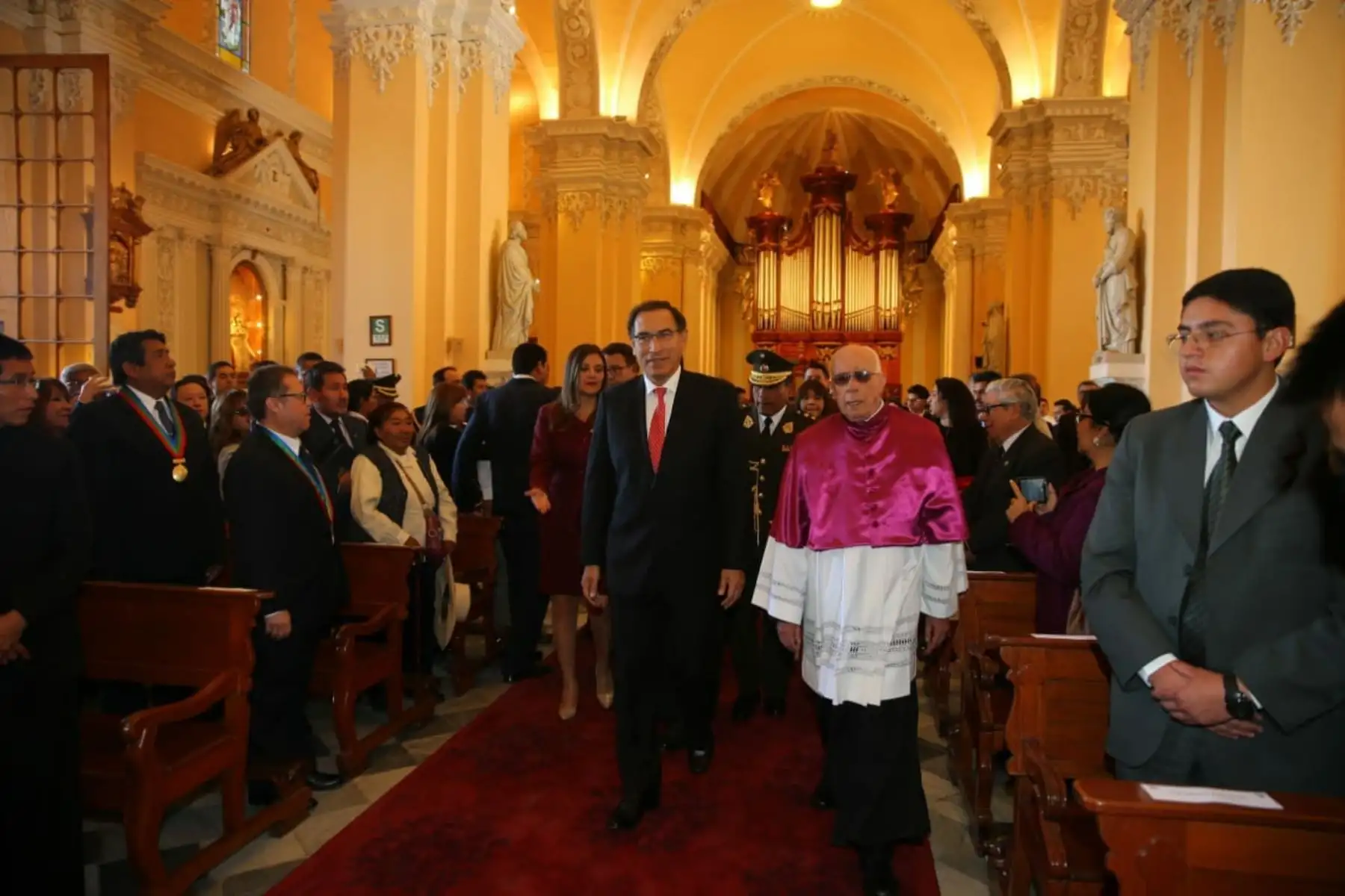 Presidente de la República, Martín Vizcarra, participó 
 en la Misa y Te Deum  por los 478 aniversario de la fundación española de Arequipa. Foto: ANDINA/Prensa Presidencia