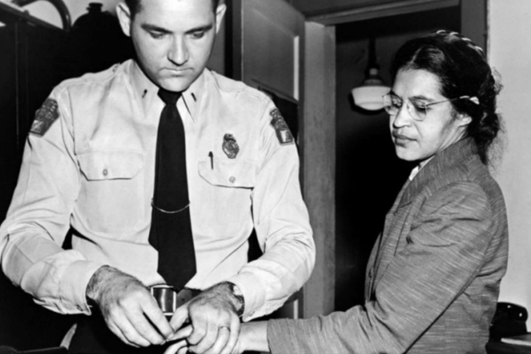 Rosa Parks desafió la segregación racial en EEUU al negarse a ceder su asiento para que una persona blanca se sentara Foto: INTERNET/Medios