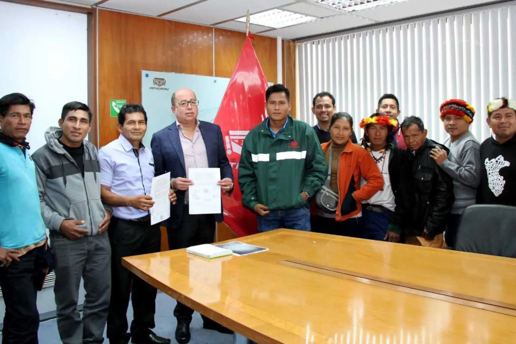 Dirigentes de la comunidad Chapis y anexos, en la región Loreto, se reunieron hoy con funcionarios de Petroperú y lograron importantes acuerdos que permitirán el levantamiento de la medida de fuerza en el kilómetro 221 del Oleoducto Ramal Norte (ORN), donde ocurrió una contingencia el 8 de noviembre de 2017.