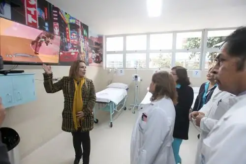Fiorella Molinelli inspecciona ambientes inaugurados. Foto: Difusión