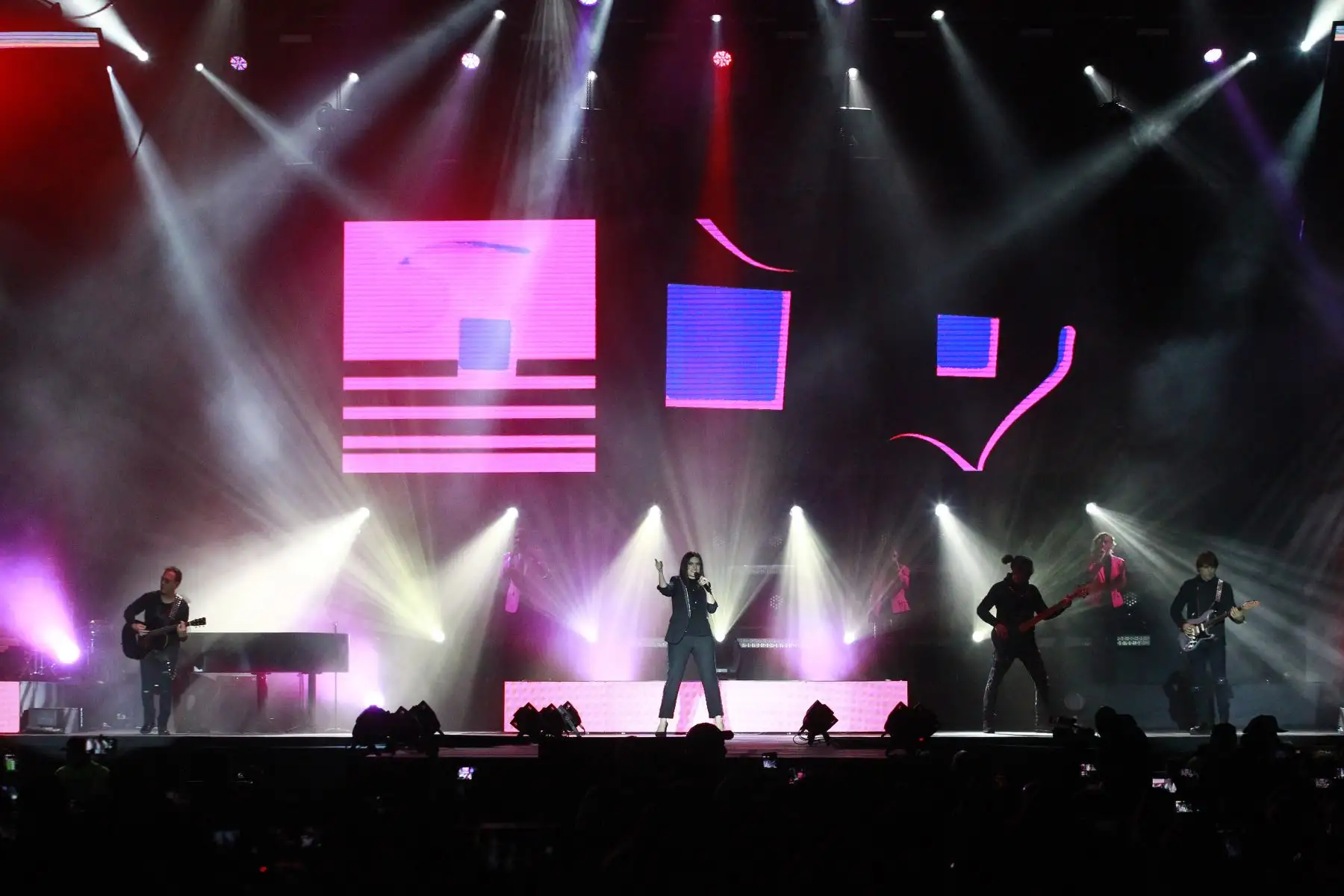 Miles de aficionados disfrutan del concierto de Laura Pausini. Foto: ANDINA/Eddy Ramos
