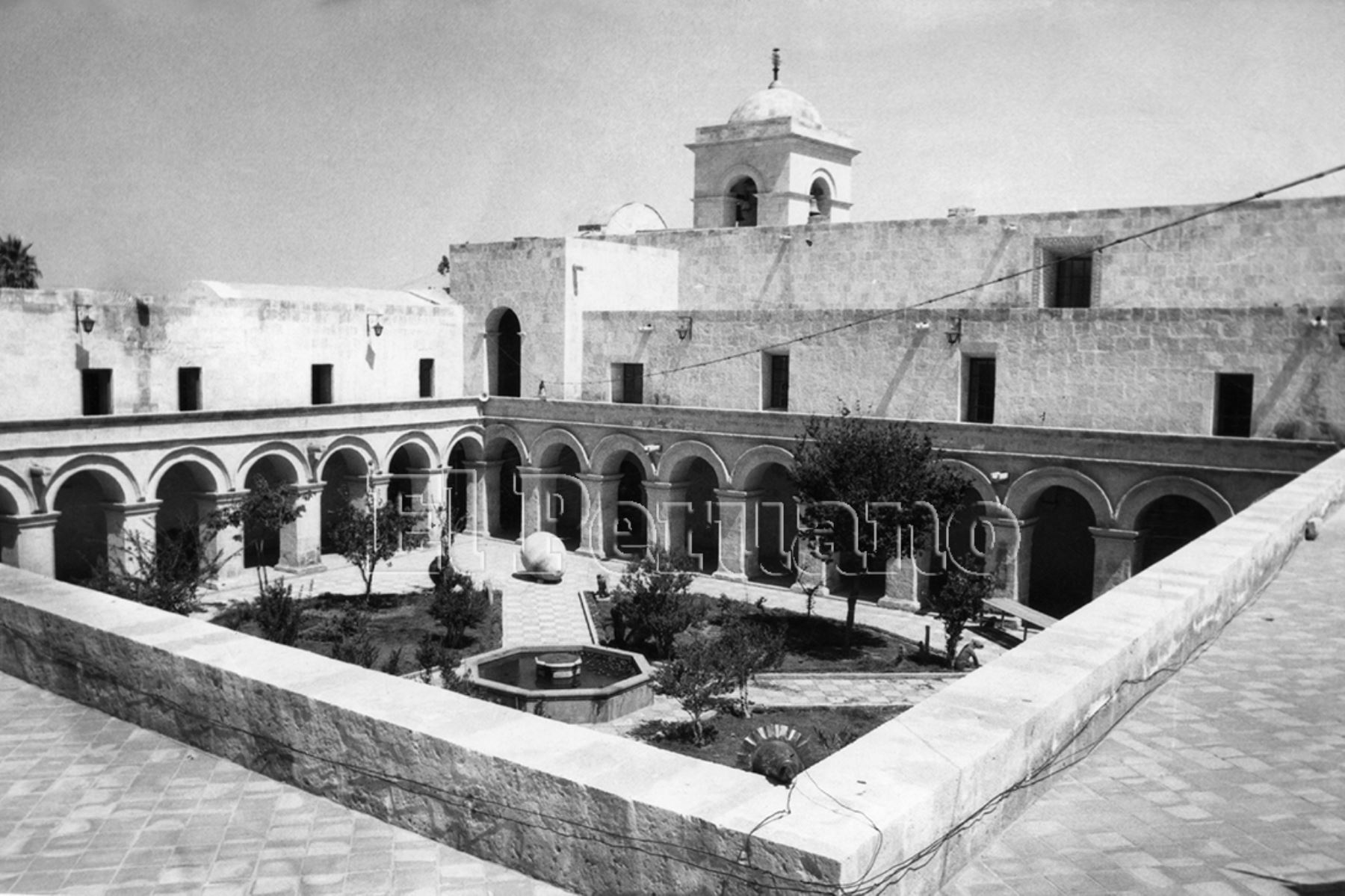 Convento de San Francisco totalmente reconstruido (1983).  Foto: Archivo Histórico de EL PERUANO.