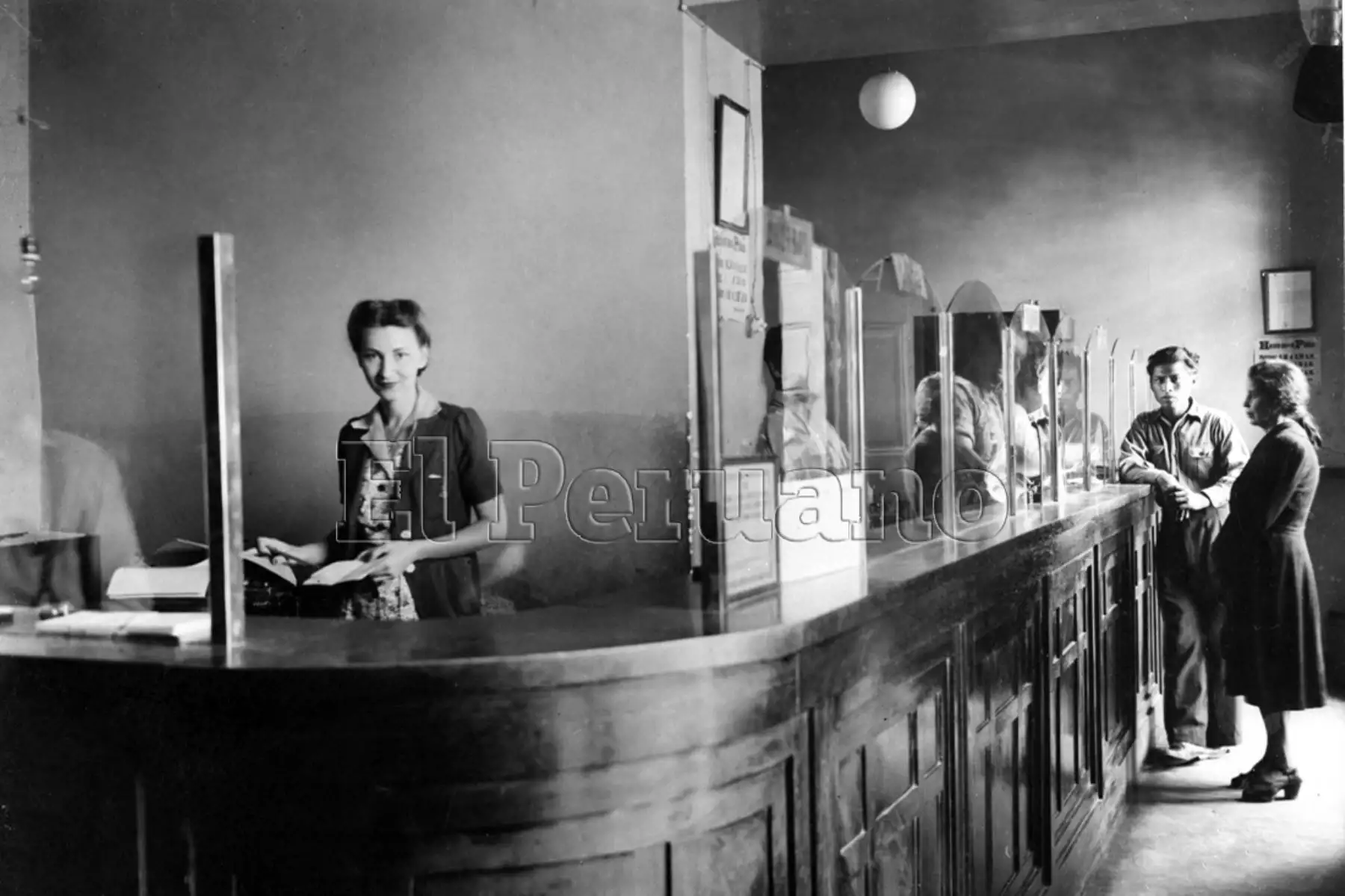 Personal de oficinas del Banco Popular del Perú de Huánuco (sin fecha).  Foto: Archivo Histórico de EL PERUANO.