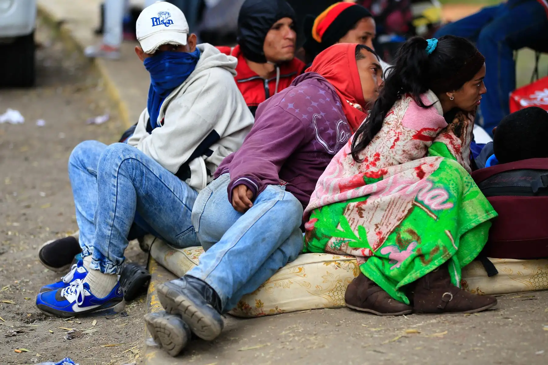 Venezolanos en Ecuador duermen en la intemperie  Foto:EFE