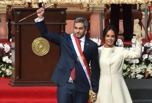 Silvana López-Moreira, la primera dama de Paraguay, junto a su esposo. Foto: AFP.