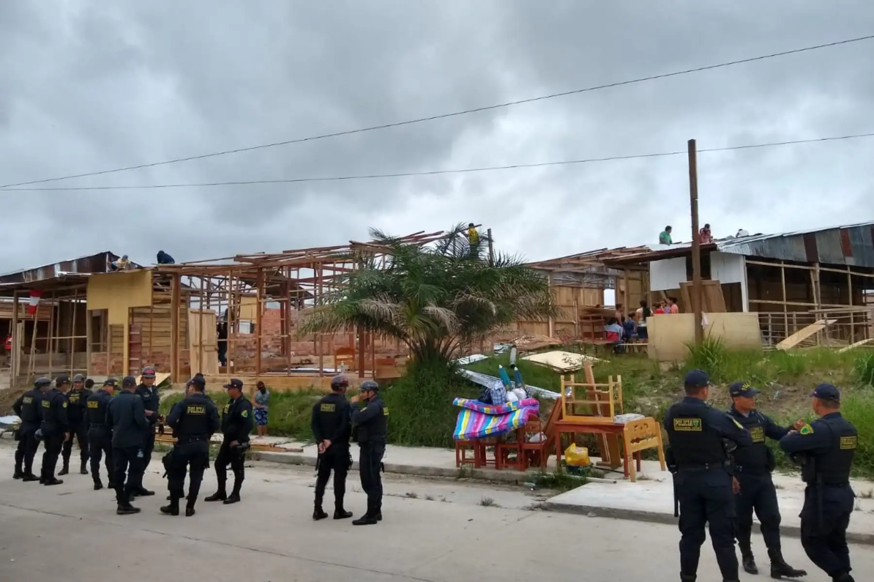 Autoridades recuperan 396,000 metros cuadrados de terreno en Ica, Loreto y Piura.