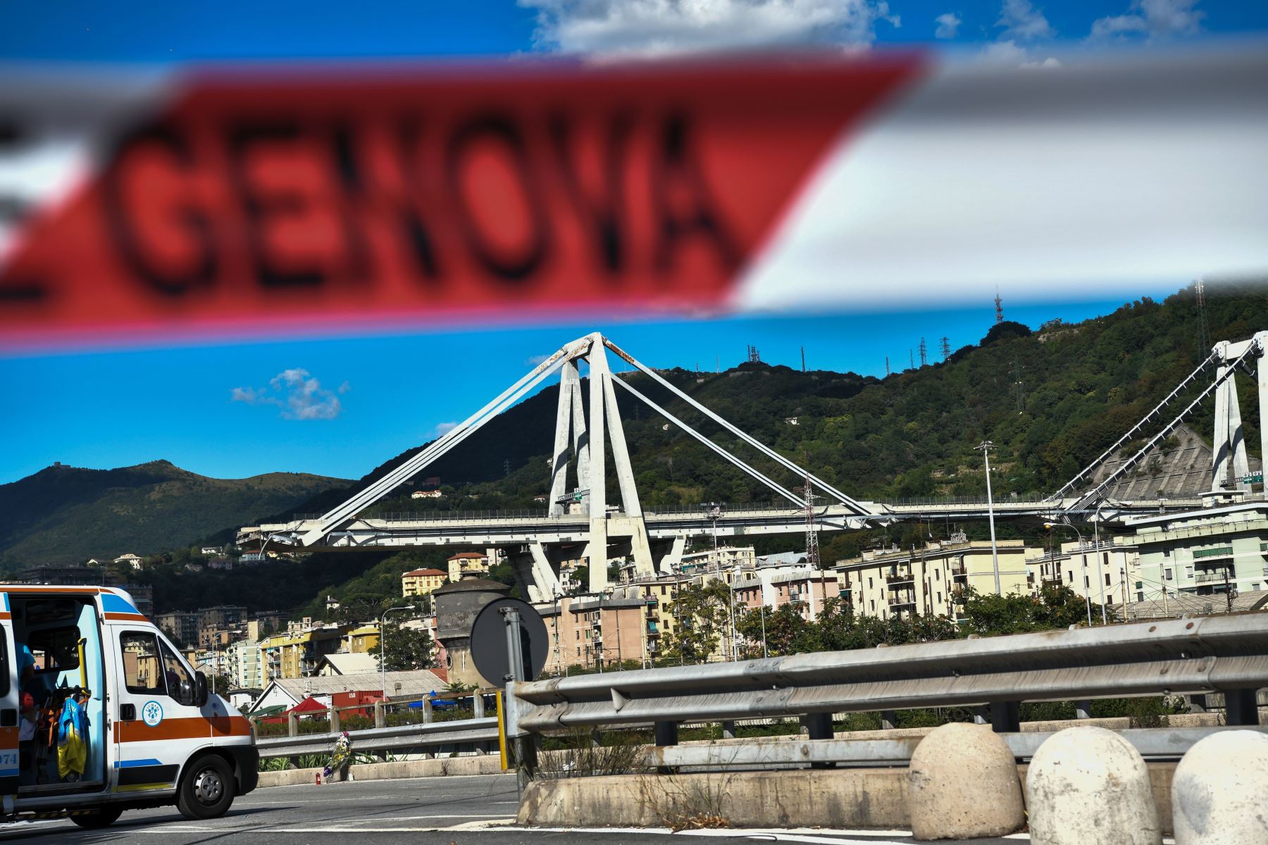 Vista general del puente de la autopista Morandi Foto: AFP